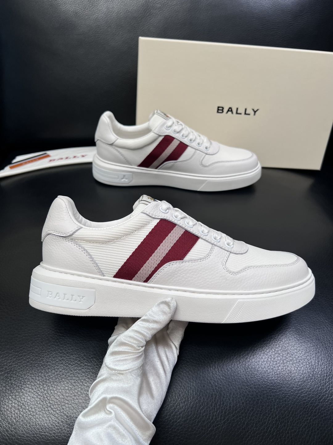 BALLY  高品质  顶级工艺品  巴利 专柜同原厂配置 ，鞋面意大利进口牛皮面料，进口水染牛皮里垫 