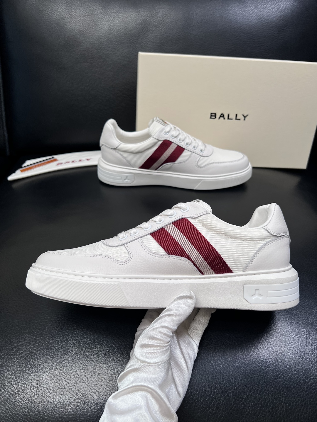 BALLY  高品质  顶级工艺品  巴利 专柜同原厂配置 ，鞋面意大利进口牛皮面料，进口水染牛皮里垫 
