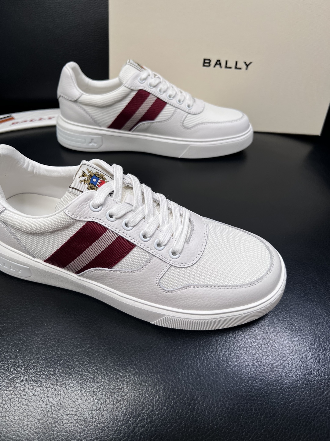BALLY  高品质  顶级工艺品  巴利 专柜同原厂配置 ，鞋面意大利进口牛皮面料，进口水染牛皮里垫 