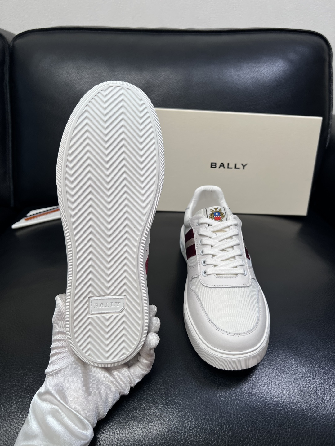 BALLY  高品质  顶级工艺品  巴利 专柜同原厂配置 ，鞋面意大利进口牛皮面料，进口水染牛皮里垫 