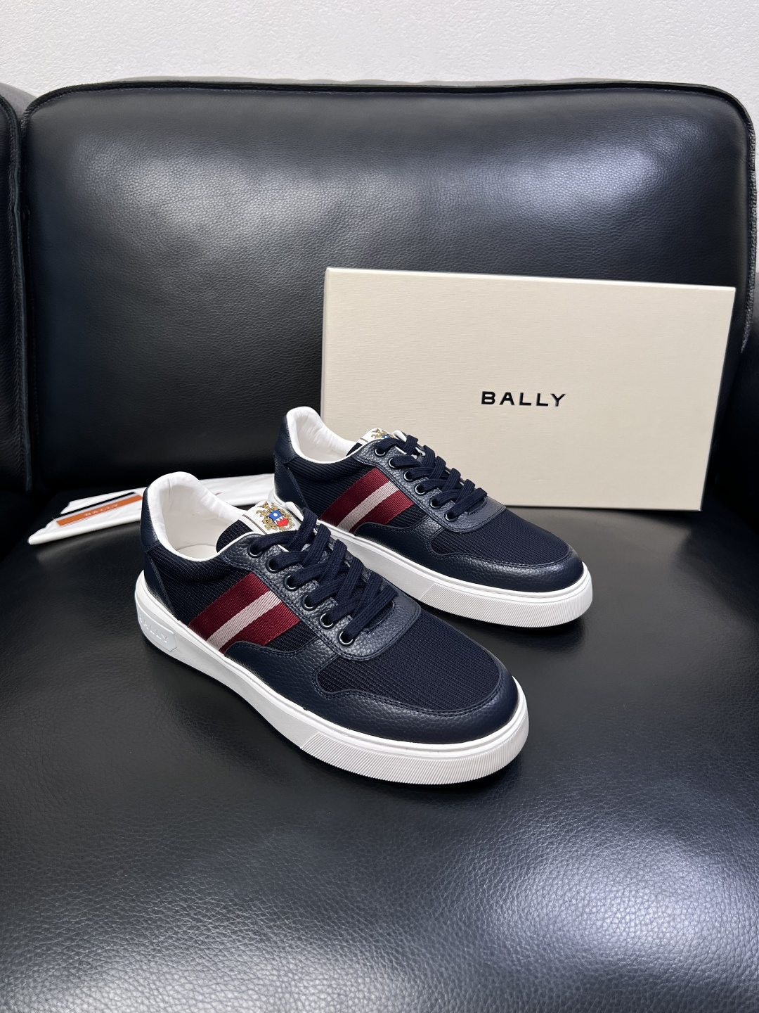 BALLY  高品质  顶级工艺品  巴利 专柜同原厂配置 ，鞋面意大利进口牛皮面料，进口水染牛皮里垫 