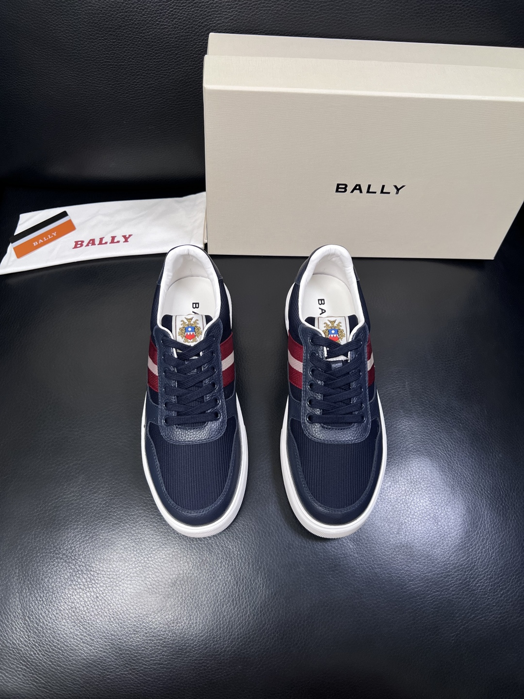 BALLY  高品质  顶级工艺品  巴利 专柜同原厂配置 ，鞋面意大利进口牛皮面料，进口水染牛皮里垫 