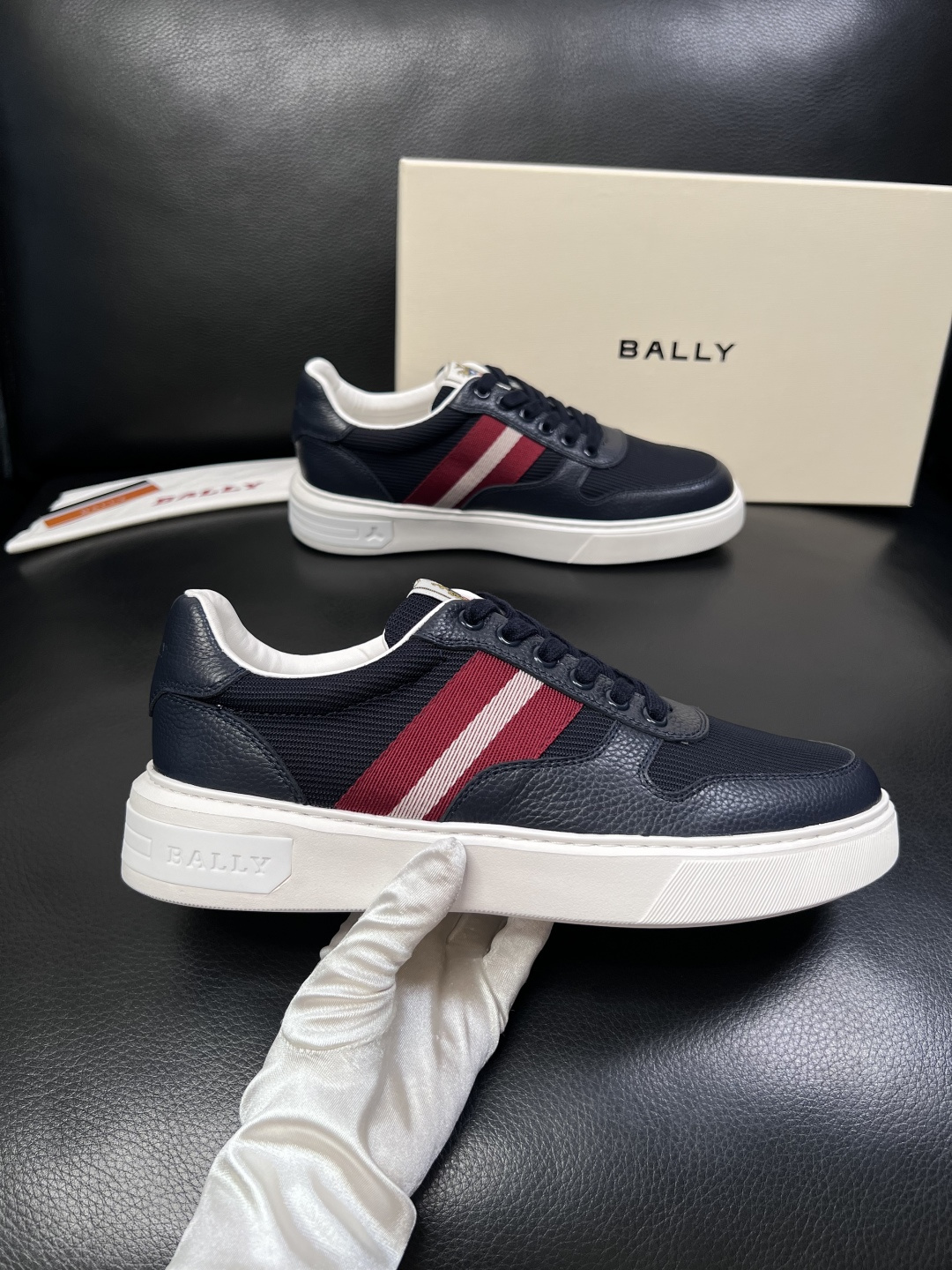 BALLY  高品质  顶级工艺品  巴利 专柜同原厂配置 ，鞋面意大利进口牛皮面料，进口水染牛皮里垫 