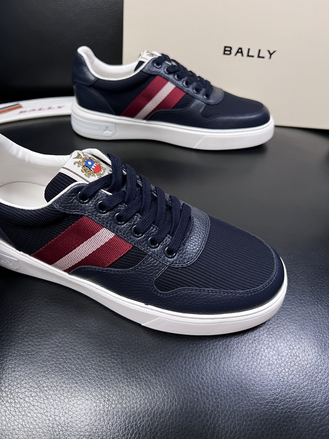 BALLY  高品质  顶级工艺品  巴利 专柜同原厂配置 ，鞋面意大利进口牛皮面料，进口水染牛皮里垫 