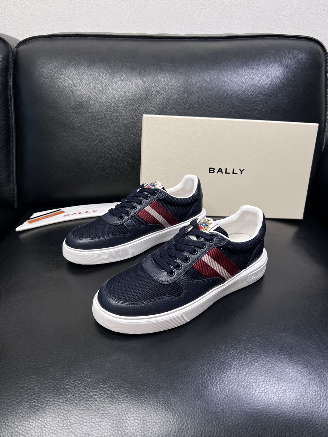 BALLY  高品质  顶级工艺品  巴利 专柜同原厂配置 ，鞋面意大利进口牛皮面料，进口水染牛皮里垫 