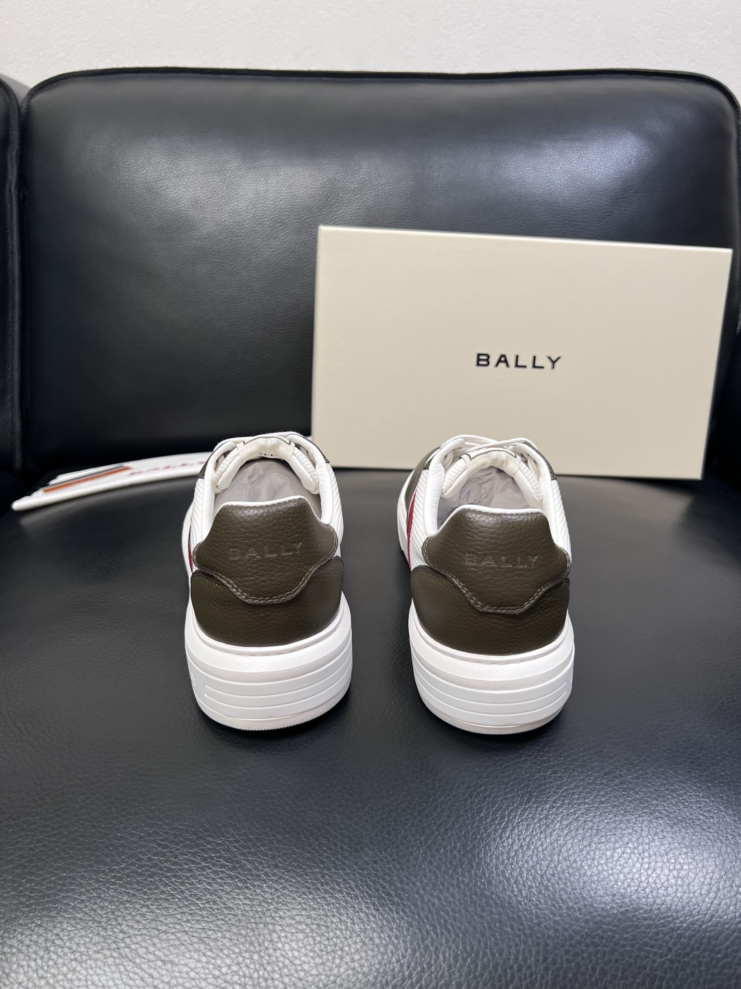 BALLY  高品质  顶级工艺品  巴利 专柜同原厂配置 ，鞋面意大利进口牛皮面料，进口水染牛皮里垫 