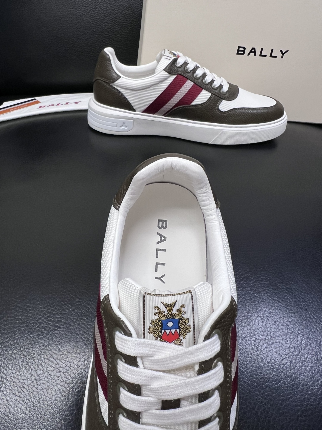 BALLY  高品质  顶级工艺品  巴利 专柜同原厂配置 ，鞋面意大利进口牛皮面料，进口水染牛皮里垫 