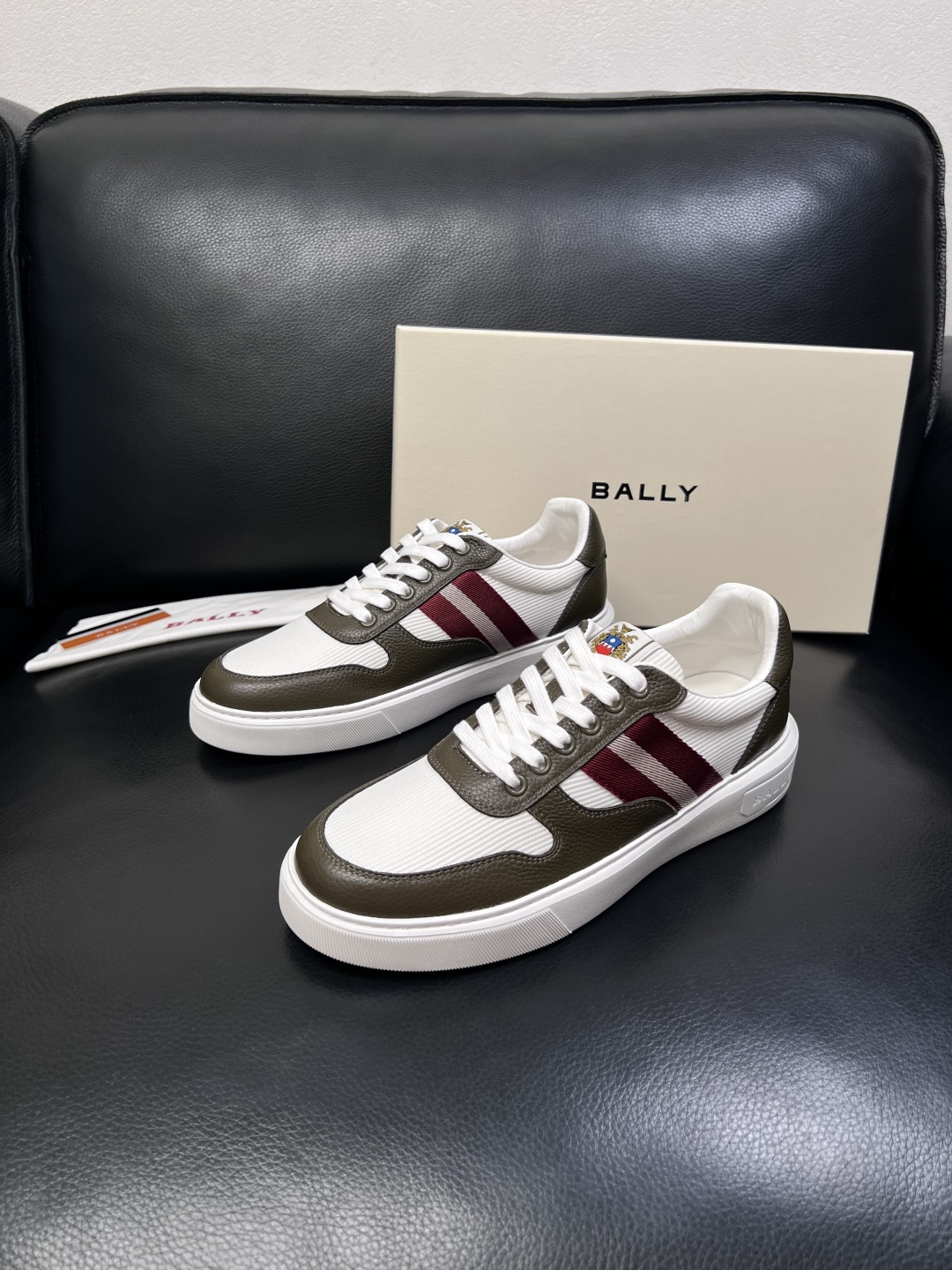 BALLY  高品质  顶级工艺品  巴利 专柜同原厂配置 ，鞋面意大利进口牛皮面料，进口水染牛皮里垫 