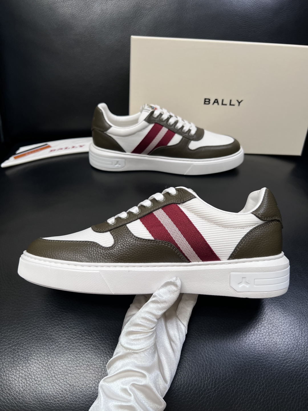 BALLY  高品质  顶级工艺品  巴利 专柜同原厂配置 ，鞋面意大利进口牛皮面料，进口水染牛皮里垫 