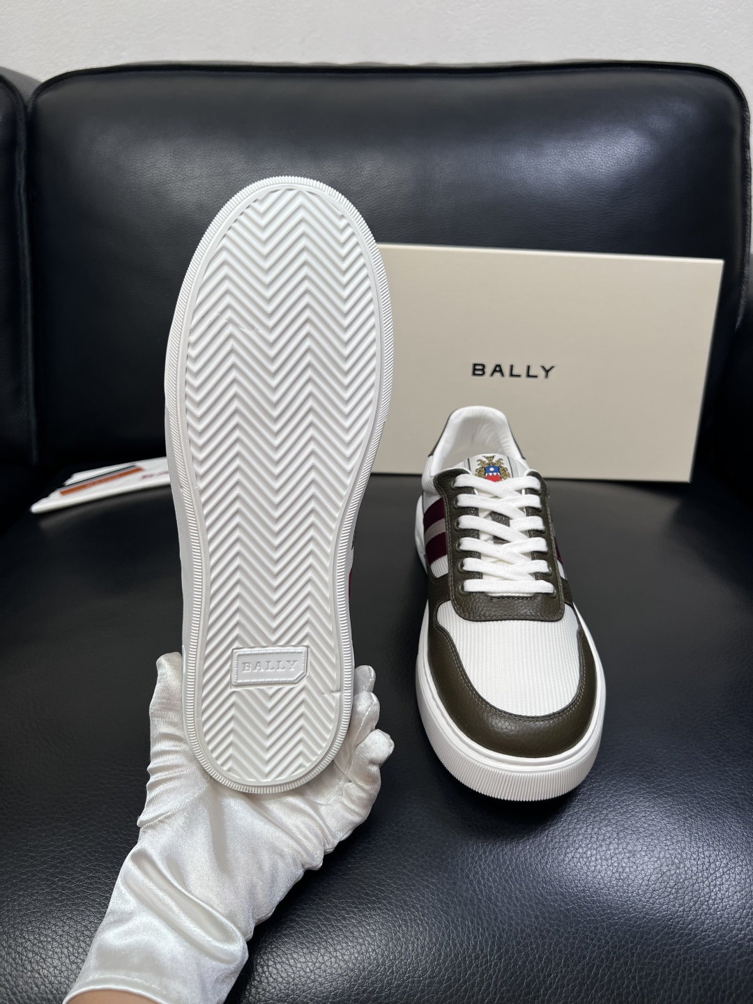 BALLY  高品质  顶级工艺品  巴利 专柜同原厂配置 ，鞋面意大利进口牛皮面料，进口水染牛皮里垫 