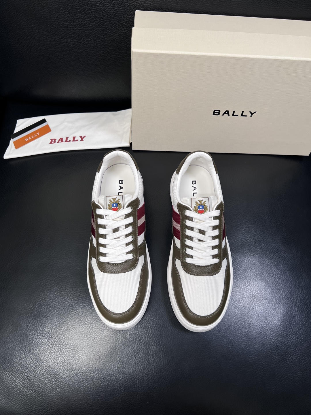 BALLY  高品质  顶级工艺品  巴利 专柜同原厂配置 ，鞋面意大利进口牛皮面料，进口水染牛皮里垫 