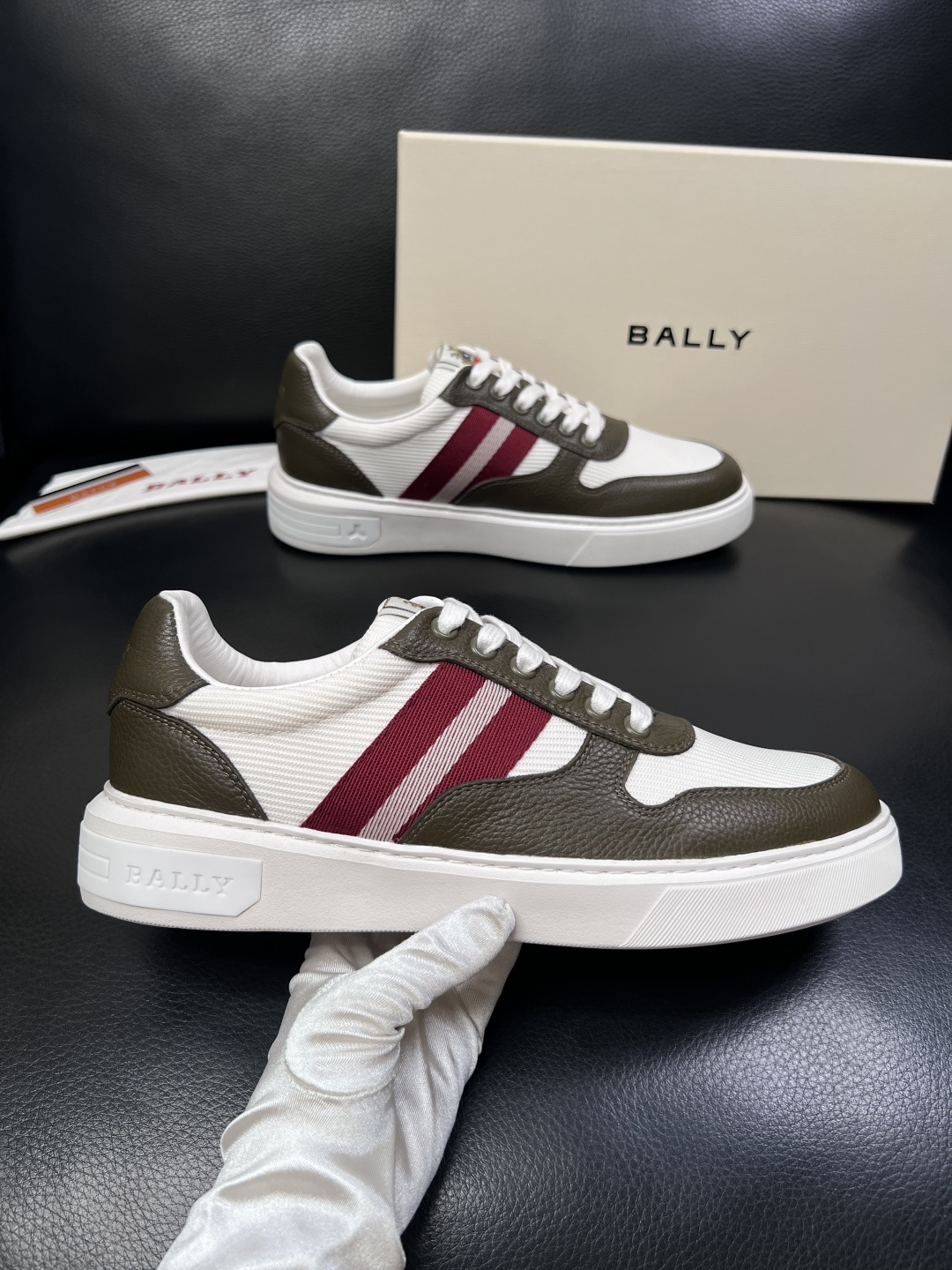 BALLY  高品质  顶级工艺品  巴利 专柜同原厂配置 ，鞋面意大利进口牛皮面料，进口水染牛皮里垫 