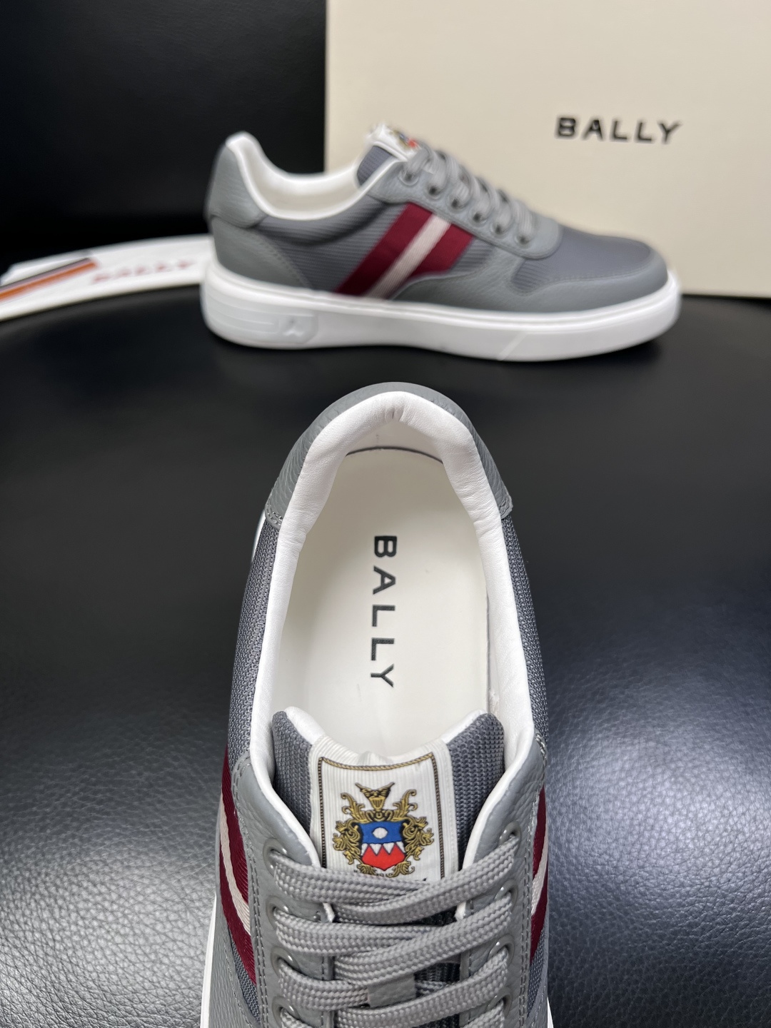 BALLY  高品质  顶级工艺品  巴利 专柜同原厂配置 ，鞋面意大利进口牛皮面料，进口水染牛皮里垫 
