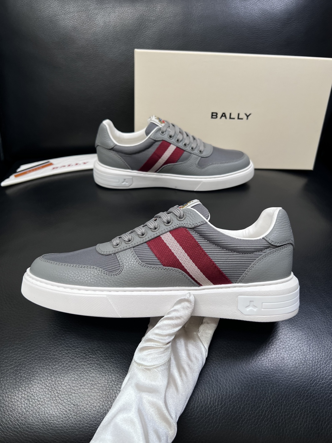 BALLY  高品质  顶级工艺品  巴利 专柜同原厂配置 ，鞋面意大利进口牛皮面料，进口水染牛皮里垫 