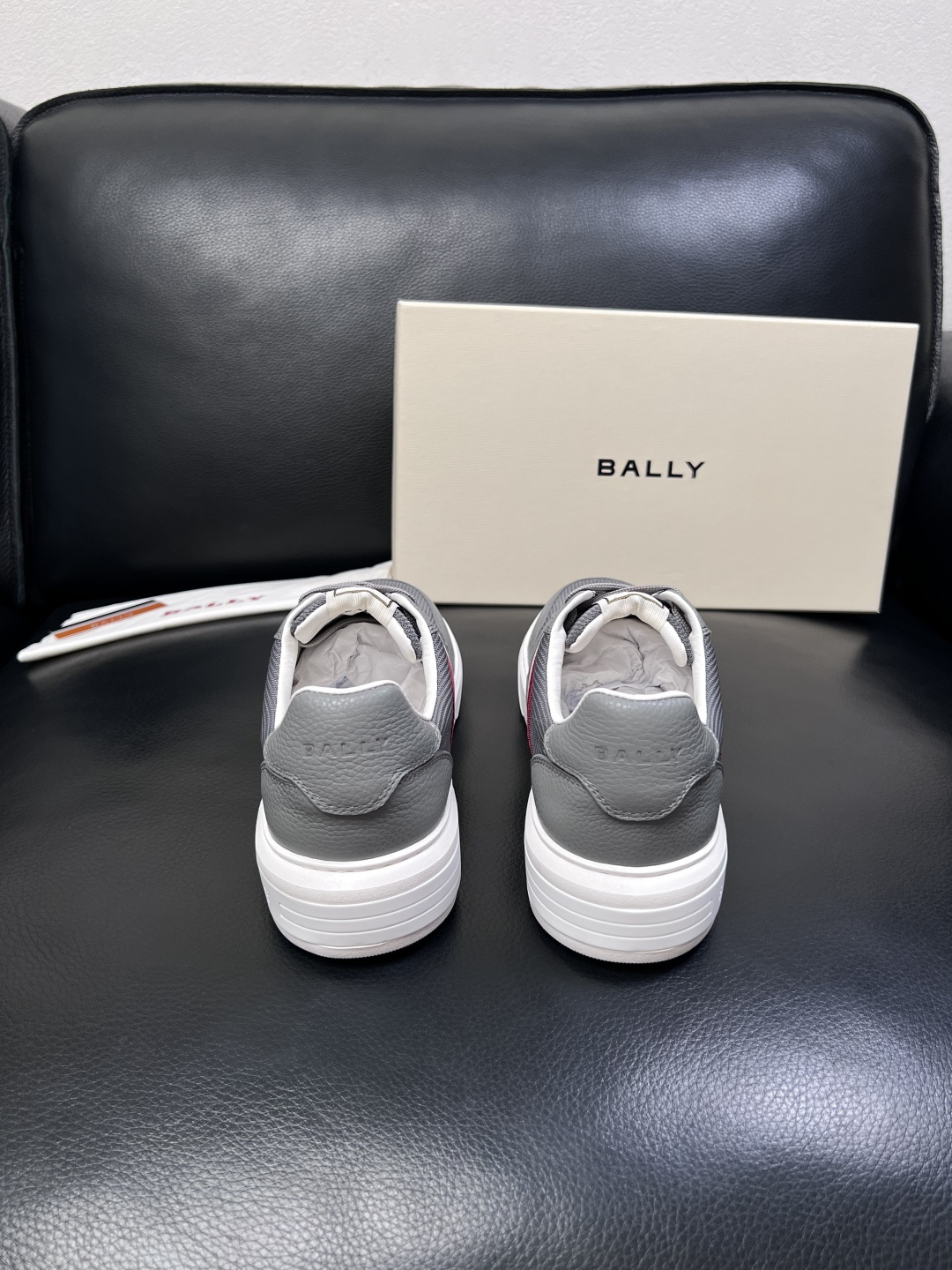 BALLY  高品质  顶级工艺品  巴利 专柜同原厂配置 ，鞋面意大利进口牛皮面料，进口水染牛皮里垫 
