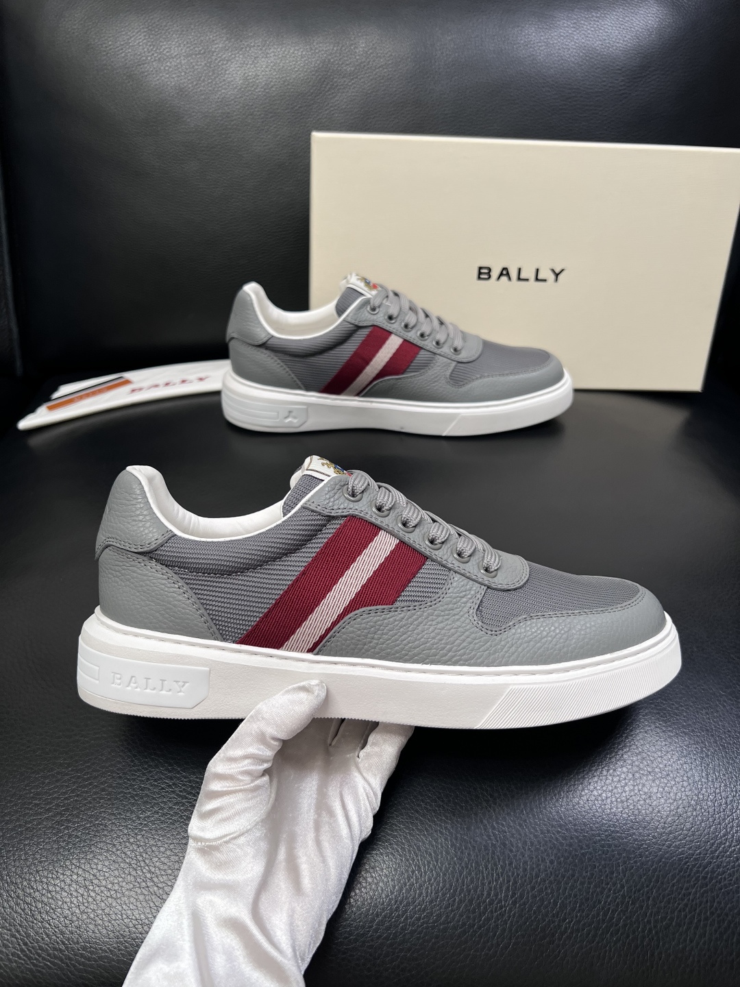 BALLY  高品质  顶级工艺品  巴利 专柜同原厂配置 ，鞋面意大利进口牛皮面料，进口水染牛皮里垫 