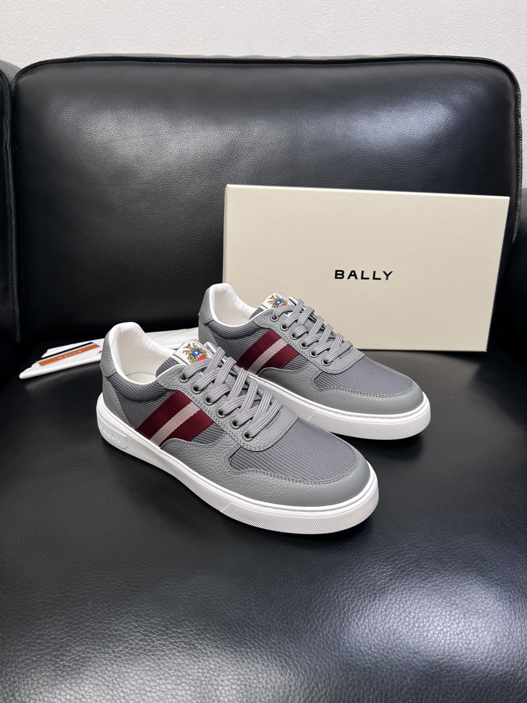 BALLY  高品质  顶级工艺品  巴利 专柜同原厂配置 ，鞋面意大利进口牛皮面料，进口水染牛皮里垫 