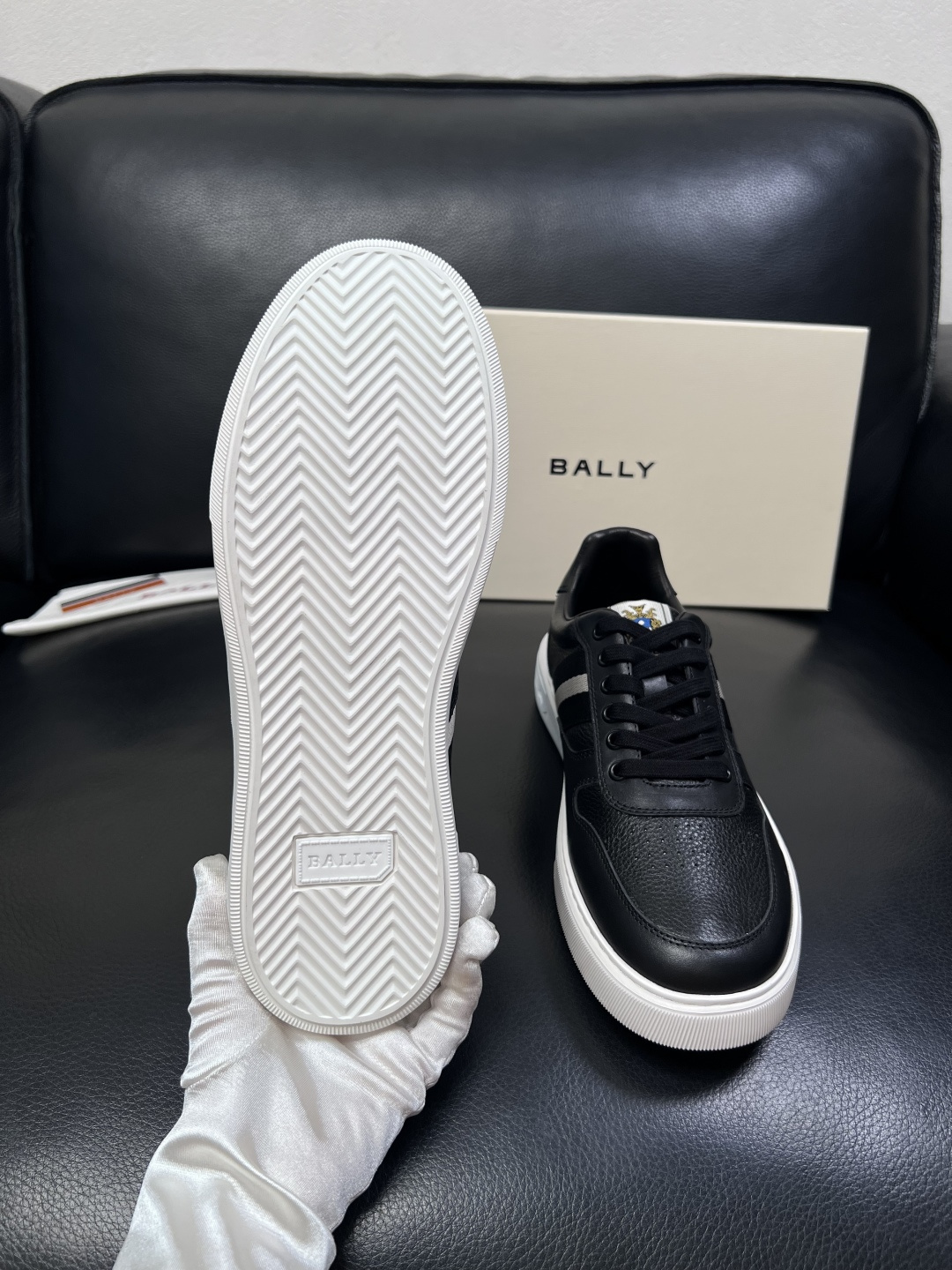 BALLY  高品质  顶级工艺品  巴利 专柜同原厂配置 ，鞋面意大利进口牛皮面料，进口水染牛皮里垫 