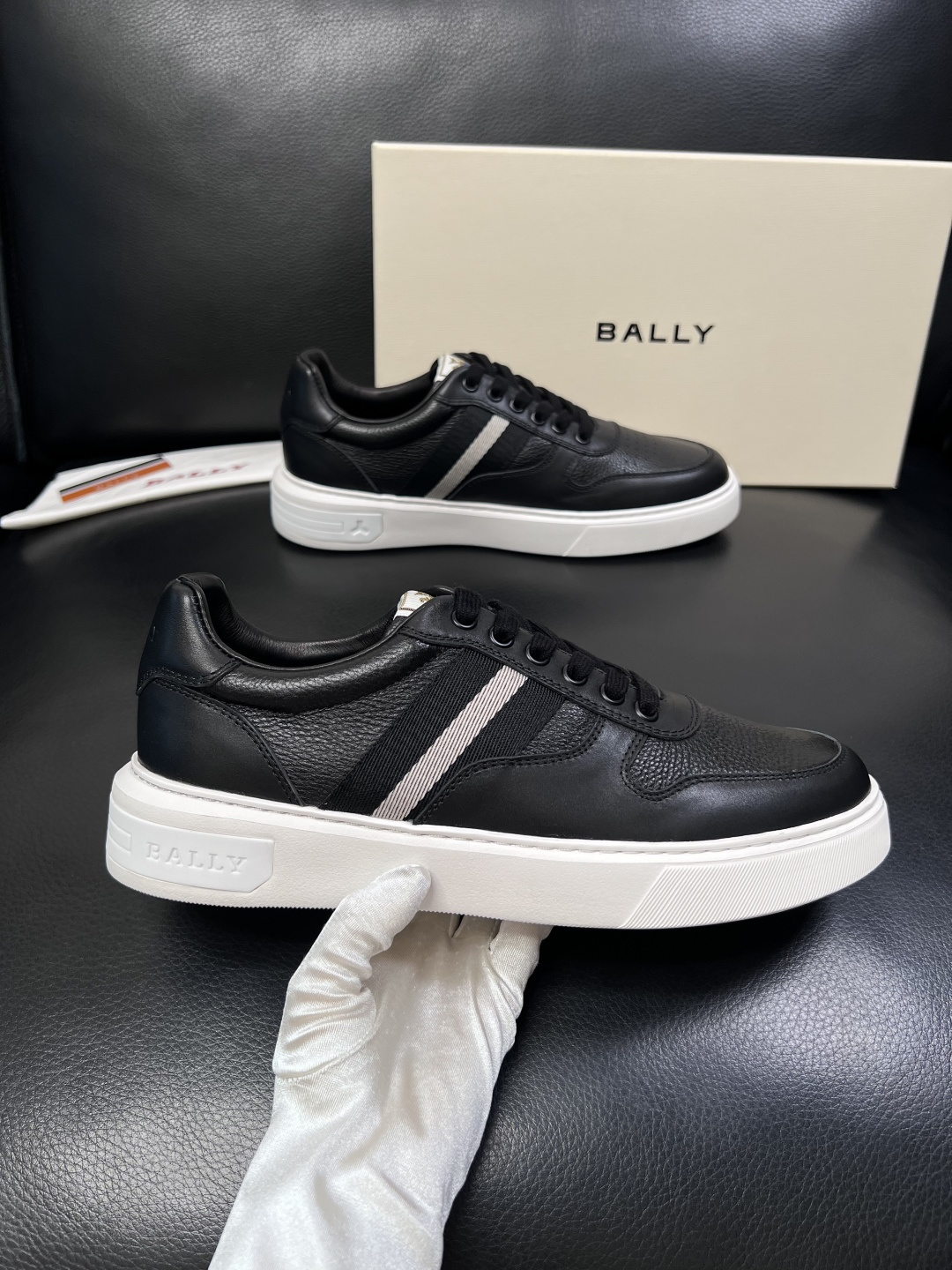 BALLY  高品质  顶级工艺品  巴利 专柜同原厂配置 ，鞋面意大利进口牛皮面料，进口水染牛皮里垫 