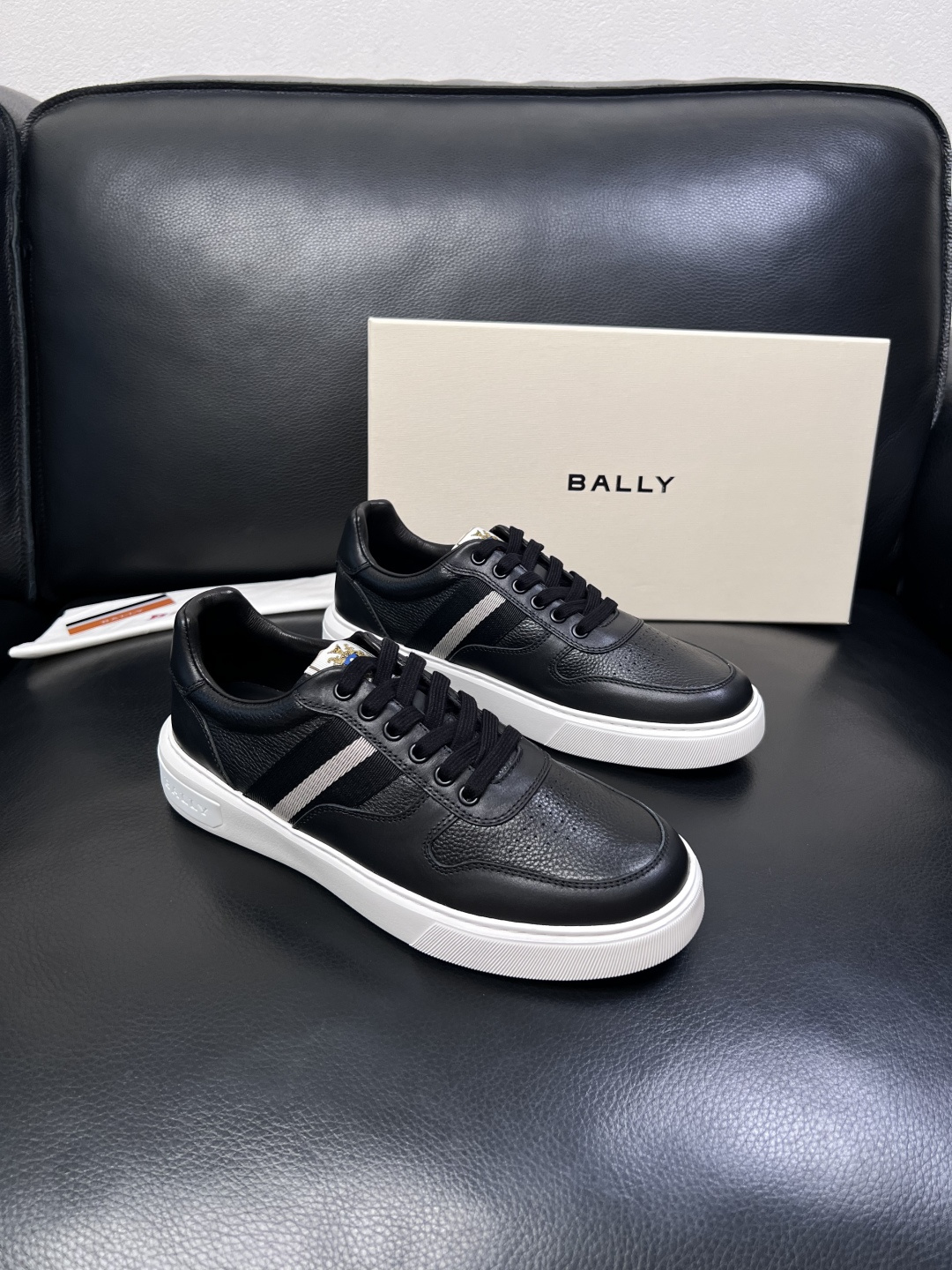 BALLY  高品质  顶级工艺品  巴利 专柜同原厂配置 ，鞋面意大利进口牛皮面料，进口水染牛皮里垫 