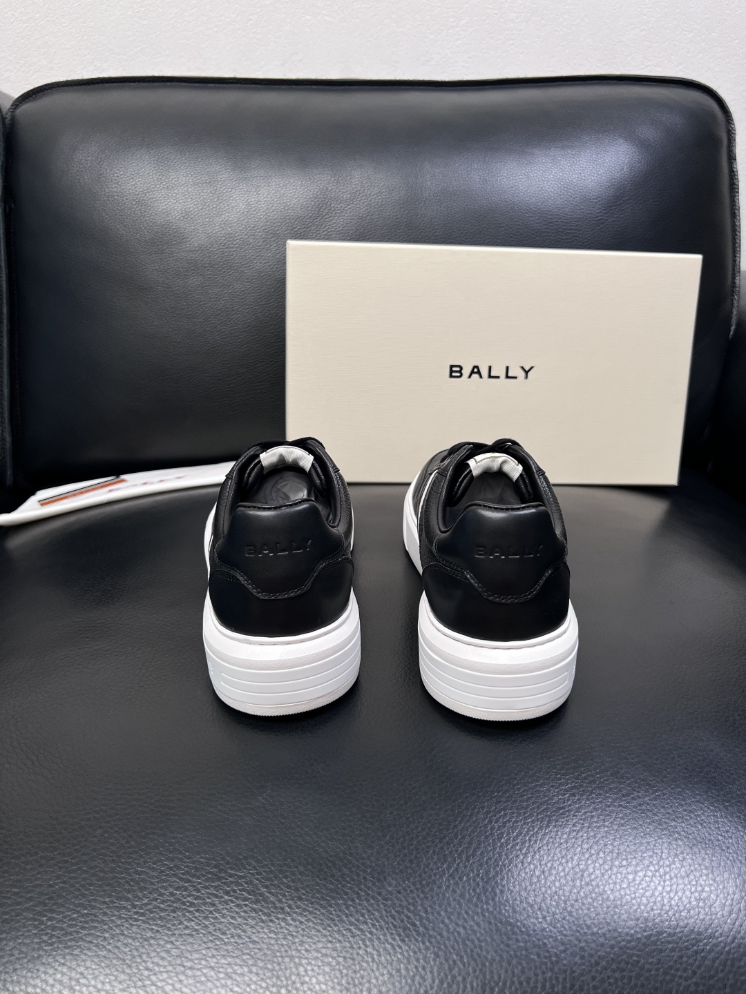 BALLY  高品质  顶级工艺品  巴利 专柜同原厂配置 ，鞋面意大利进口牛皮面料，进口水染牛皮里垫 