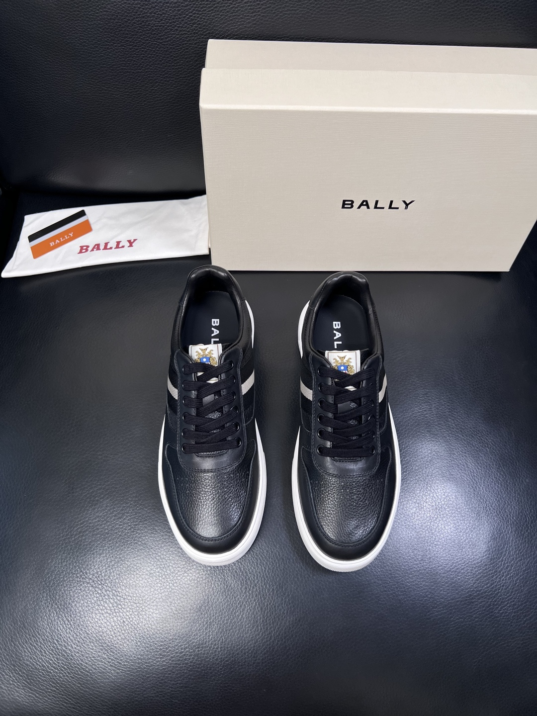 BALLY  高品质  顶级工艺品  巴利 专柜同原厂配置 ，鞋面意大利进口牛皮面料，进口水染牛皮里垫 