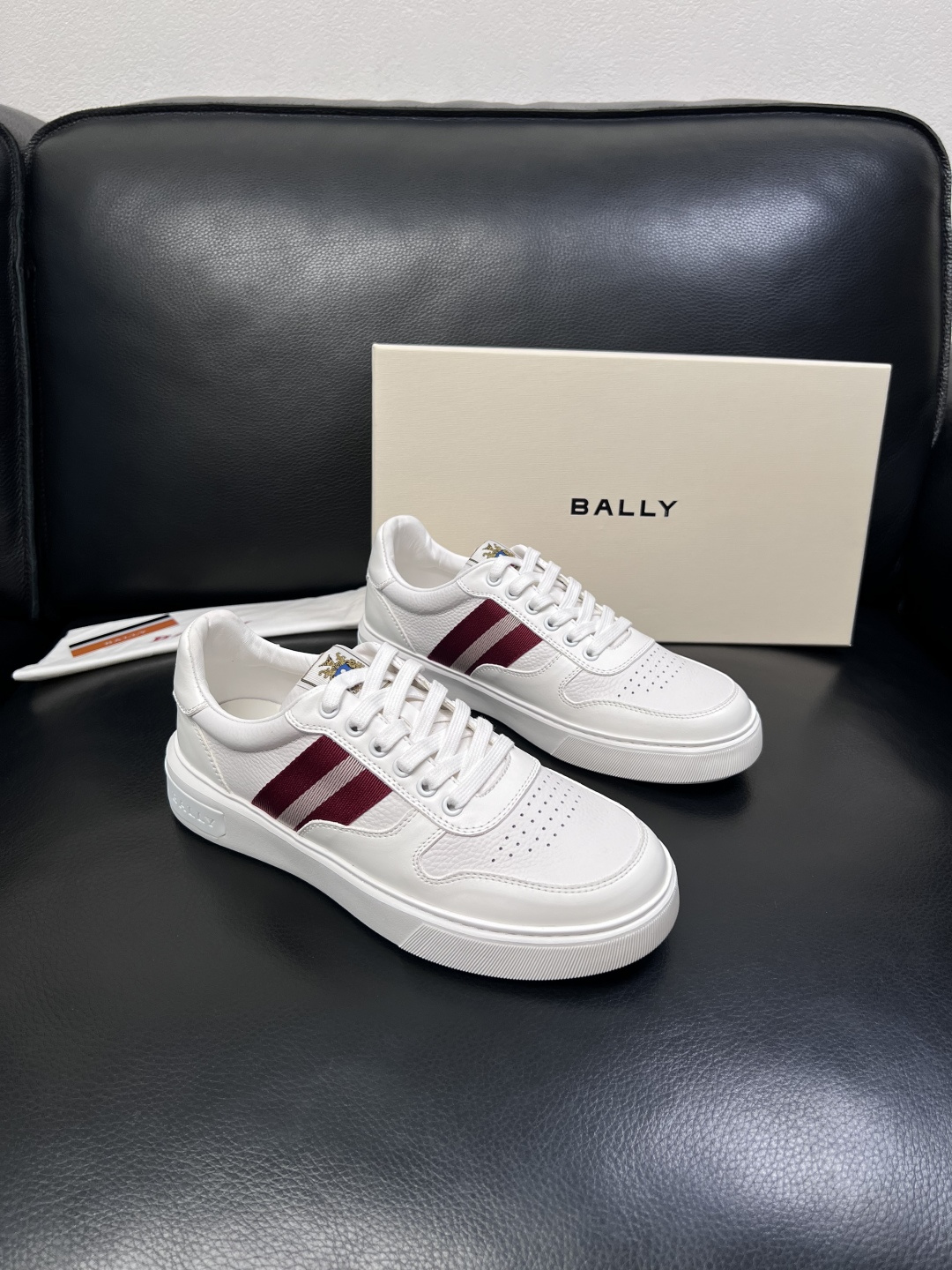 BALLY  高品质  顶级工艺品  巴利 专柜同原厂配置 ，鞋面意大利进口牛皮面料，进口水染牛皮里垫 