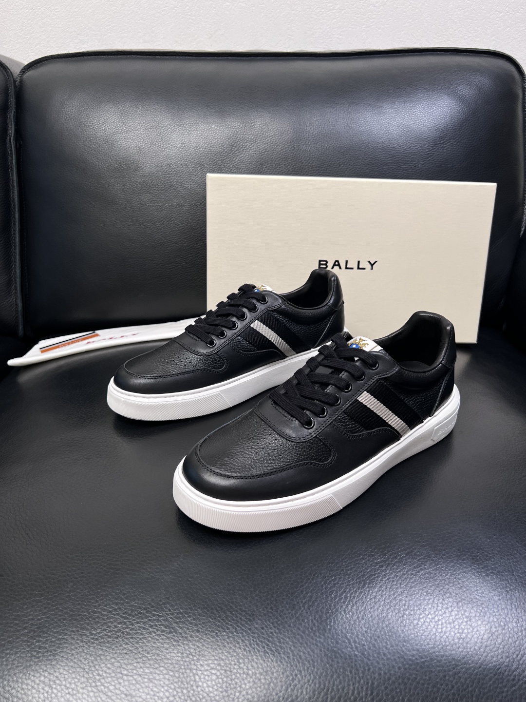 BALLY  高品质  顶级工艺品  巴利 专柜同原厂配置 ，鞋面意大利进口牛皮面料，进口水染牛皮里垫 