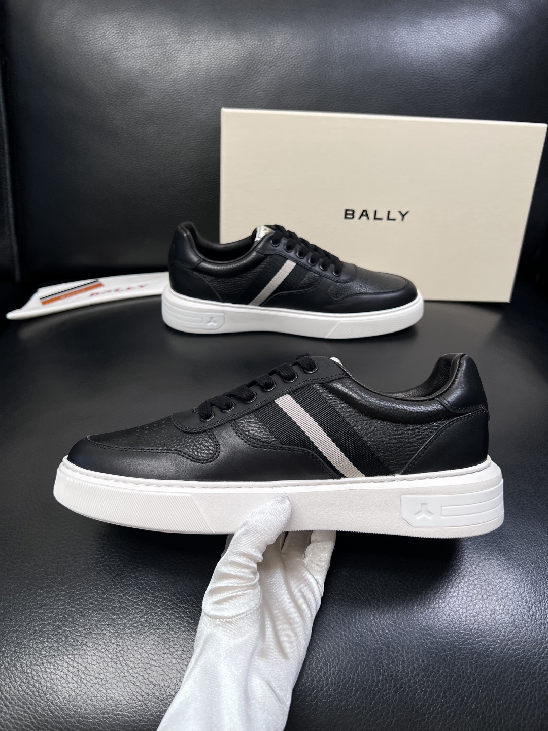 BALLY  高品质  顶级工艺品  巴利 专柜同原厂配置 ，鞋面意大利进口牛皮面料，进口水染牛皮里垫 