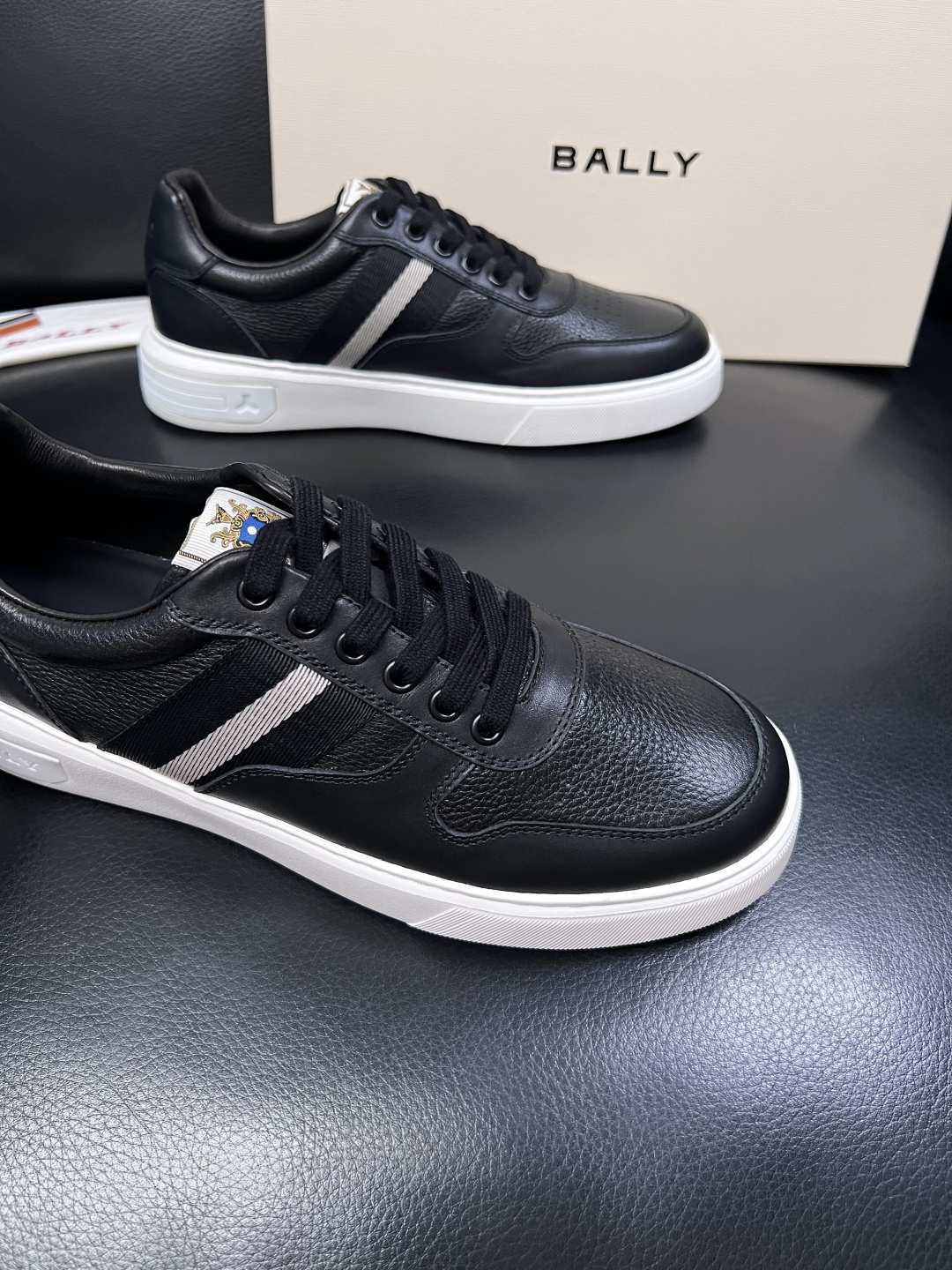 BALLY  高品质  顶级工艺品  巴利 专柜同原厂配置 ，鞋面意大利进口牛皮面料，进口水染牛皮里垫 