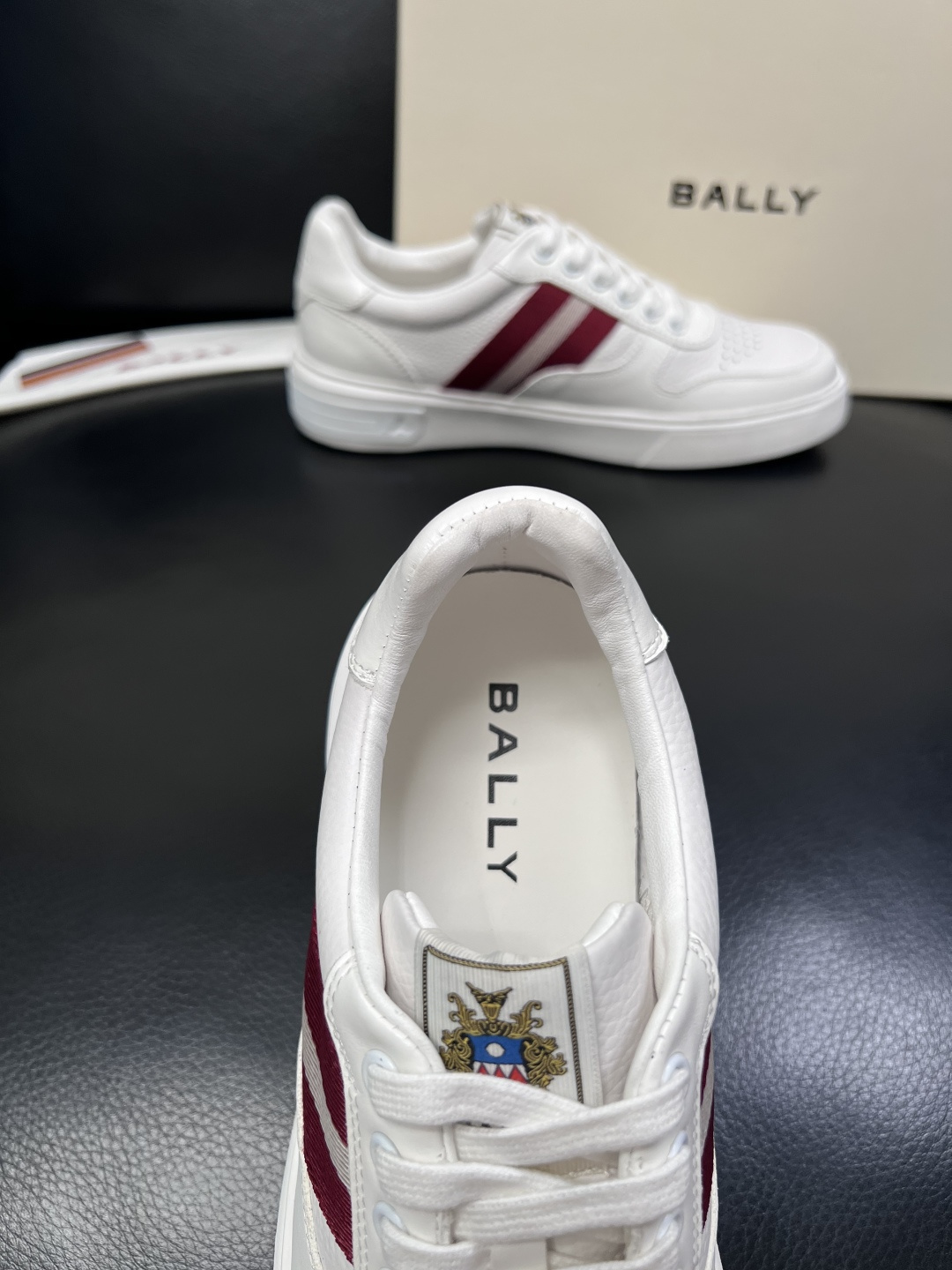 BALLY  高品质  顶级工艺品  巴利 专柜同原厂配置 ，鞋面意大利进口牛皮面料，进口水染牛皮里垫 