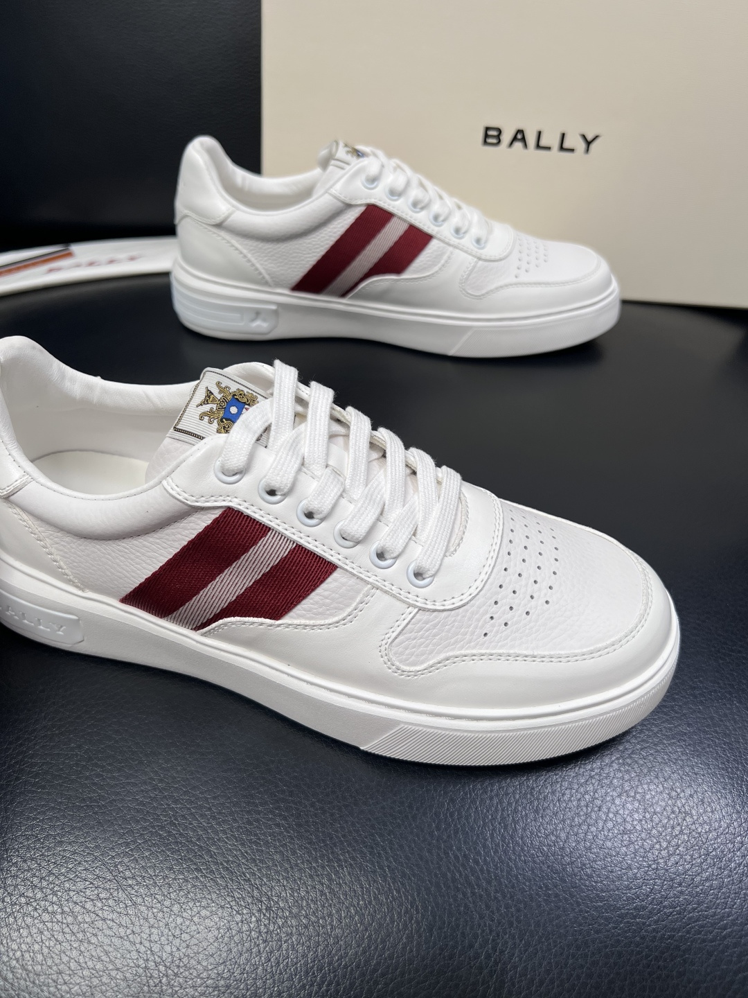 BALLY  高品质  顶级工艺品  巴利 专柜同原厂配置 ，鞋面意大利进口牛皮面料，进口水染牛皮里垫 