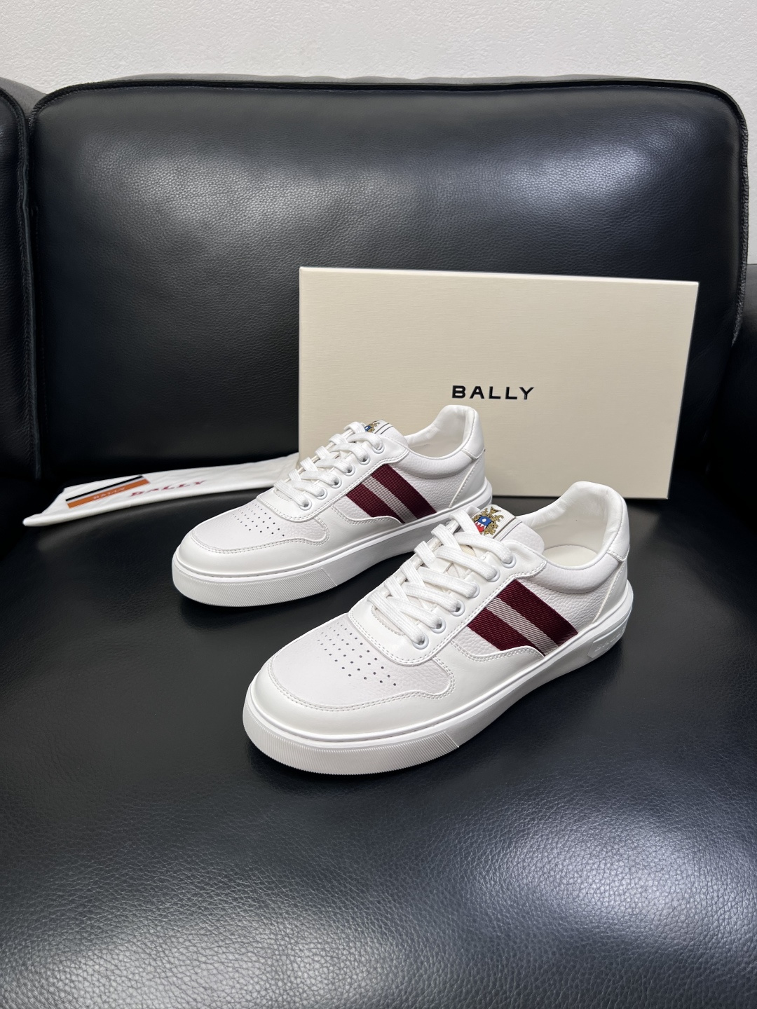 BALLY  高品质  顶级工艺品  巴利 专柜同原厂配置 ，鞋面意大利进口牛皮面料，进口水染牛皮里垫 