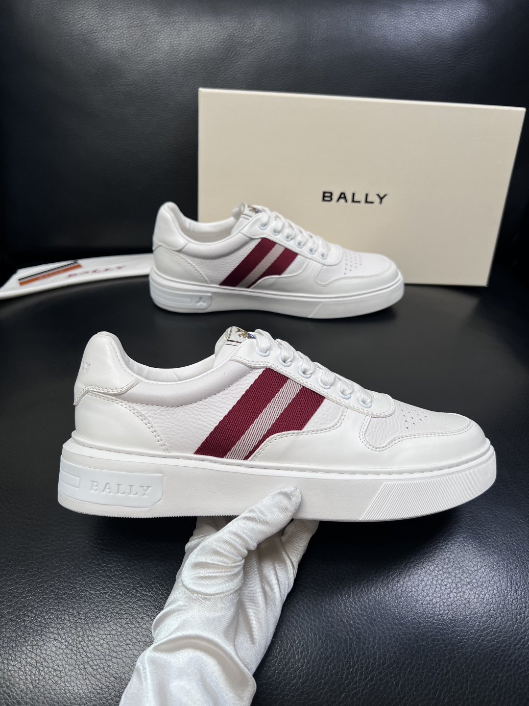 BALLY  高品质  顶级工艺品  巴利 专柜同原厂配置 ，鞋面意大利进口牛皮面料，进口水染牛皮里垫 