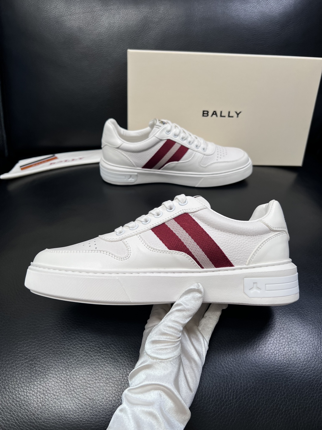 BALLY  高品质  顶级工艺品  巴利 专柜同原厂配置 ，鞋面意大利进口牛皮面料，进口水染牛皮里垫 