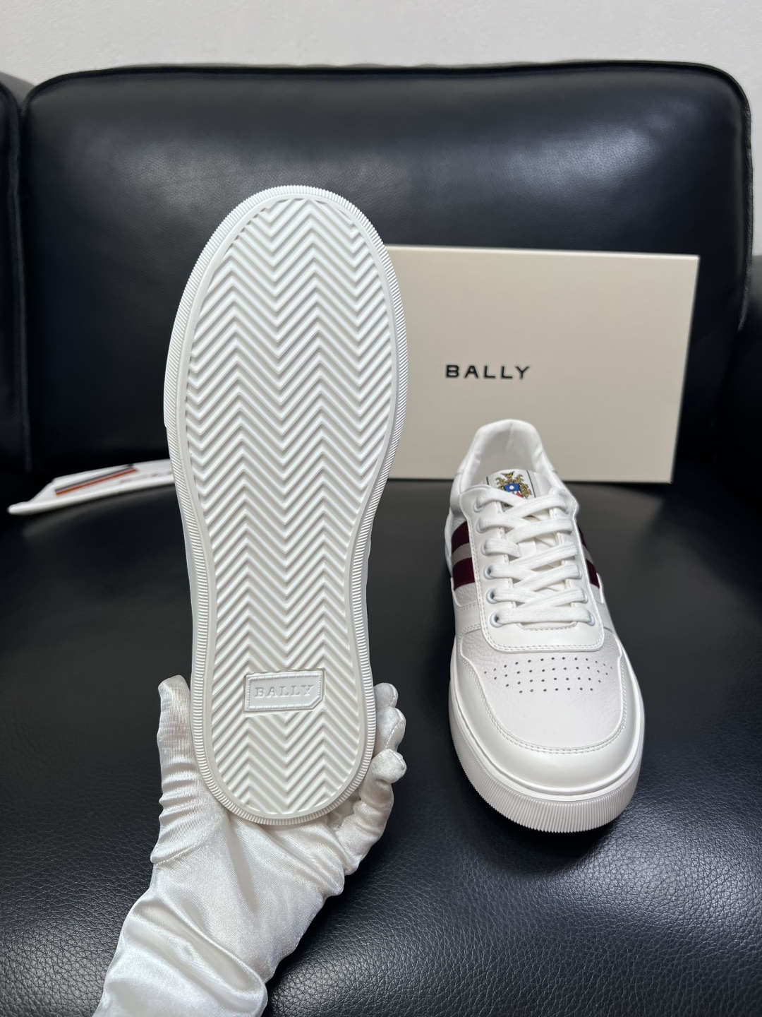 BALLY  高品质  顶级工艺品  巴利 专柜同原厂配置 ，鞋面意大利进口牛皮面料，进口水染牛皮里垫 