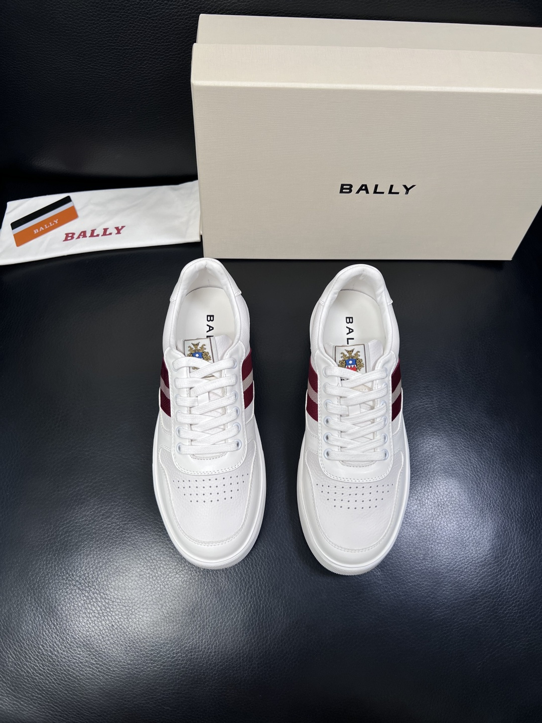 BALLY  高品质  顶级工艺品  巴利 专柜同原厂配置 ，鞋面意大利进口牛皮面料，进口水染牛皮里垫 