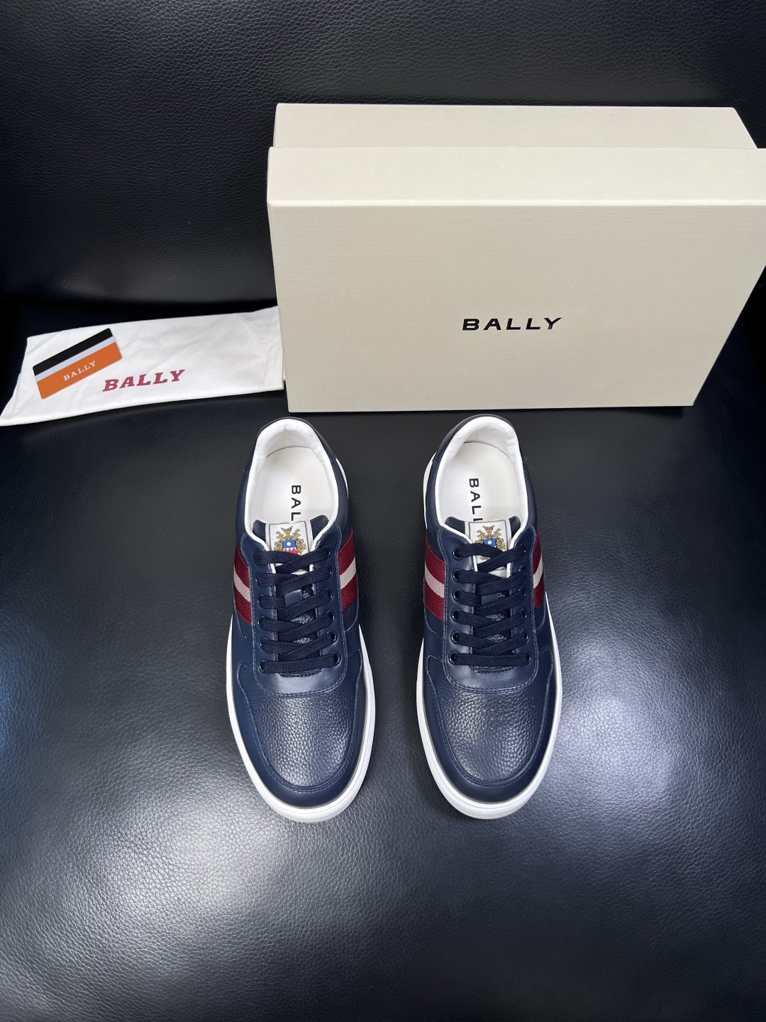 BALLY  高品质  顶级工艺品  巴利 专柜同原厂配置 ，鞋面意大利进口牛皮面料，进口水染牛皮里垫 