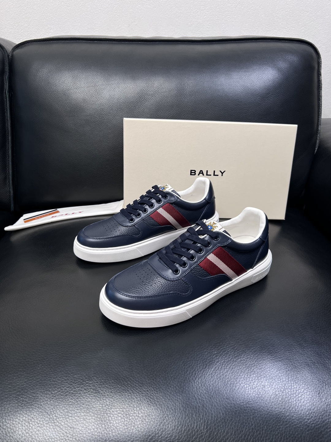 BALLY  高品质  顶级工艺品  巴利 专柜同原厂配置 ，鞋面意大利进口牛皮面料，进口水染牛皮里垫 