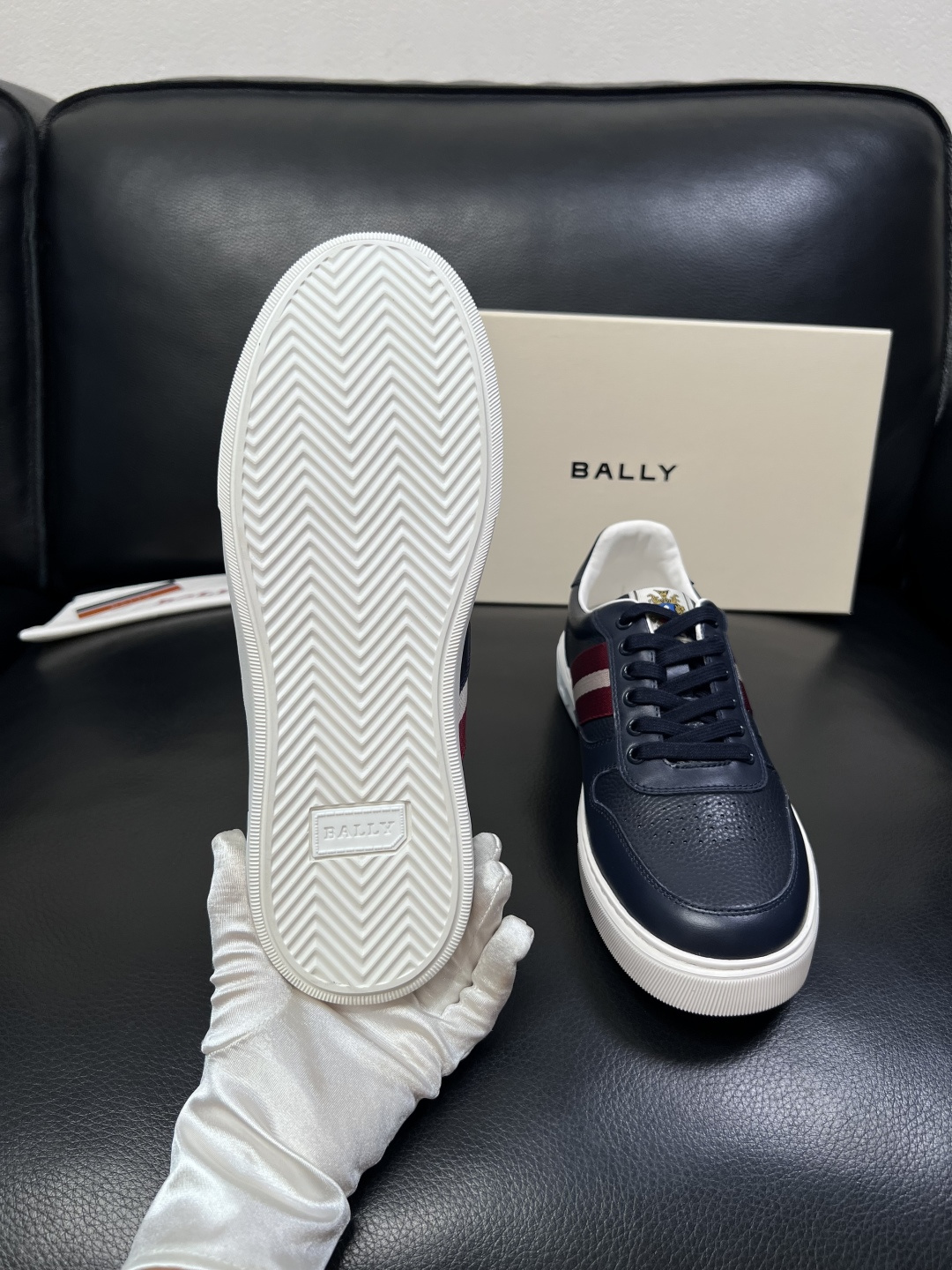 BALLY  高品质  顶级工艺品  巴利 专柜同原厂配置 ，鞋面意大利进口牛皮面料，进口水染牛皮里垫 