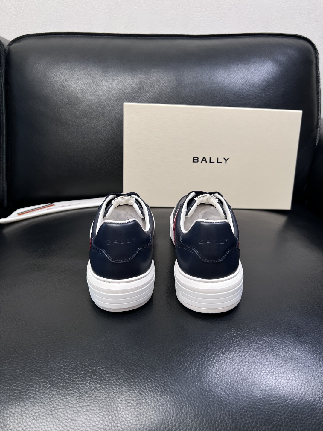 BALLY  高品质  顶级工艺品  巴利 专柜同原厂配置 ，鞋面意大利进口牛皮面料，进口水染牛皮里垫 