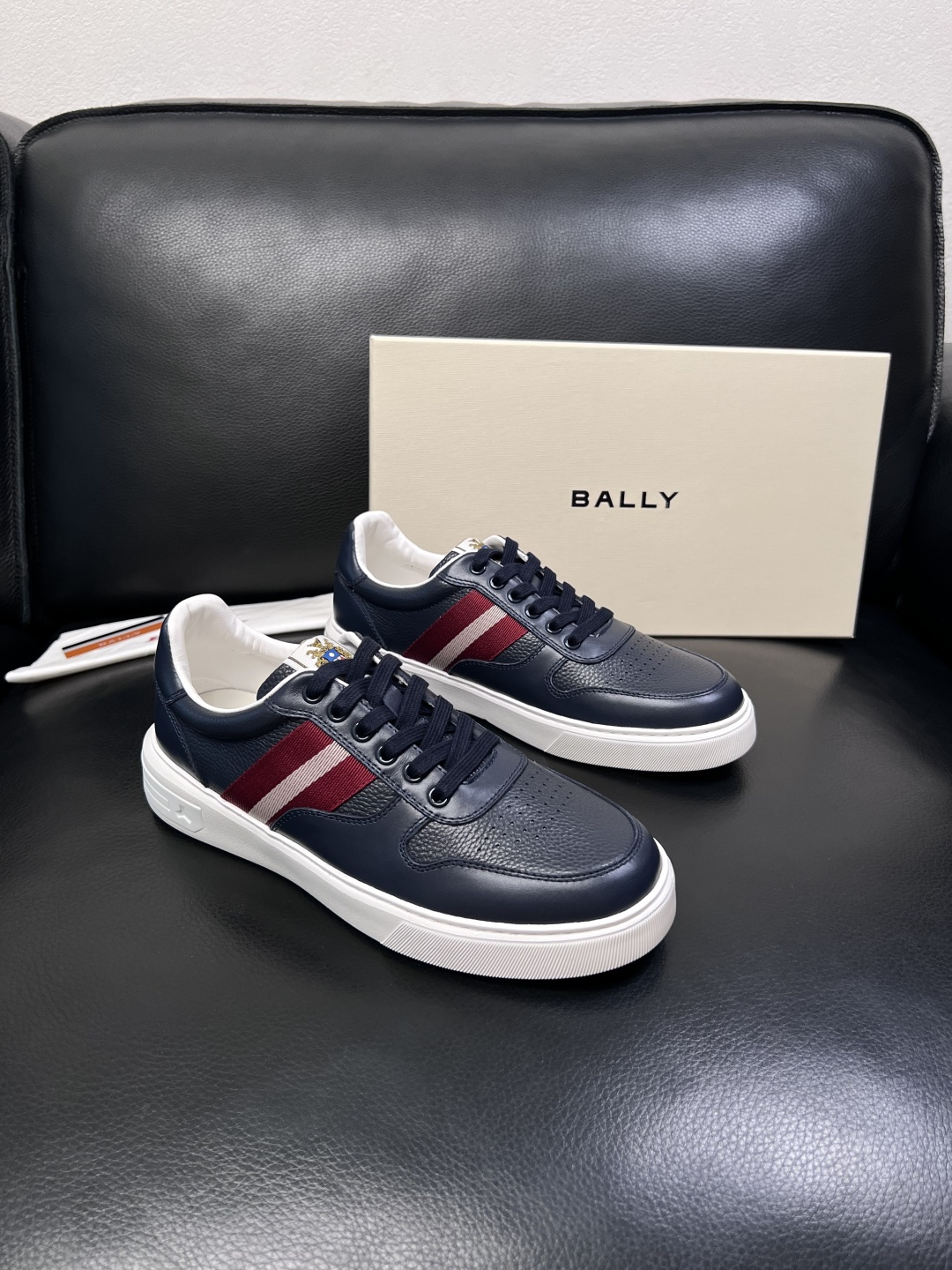 BALLY  高品质  顶级工艺品  巴利 专柜同原厂配置 ，鞋面意大利进口牛皮面料，进口水染牛皮里垫 