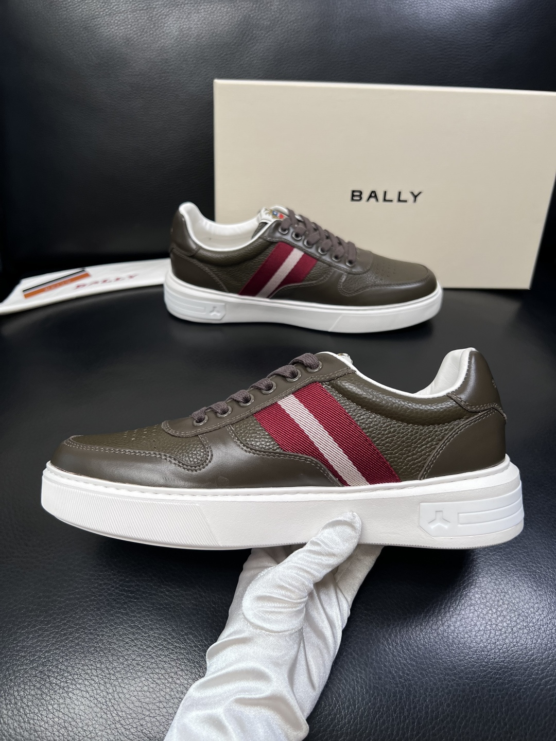 BALLY  高品质  顶级工艺品  巴利 专柜同原厂配置 ，鞋面意大利进口牛皮面料，进口水染牛皮里垫 