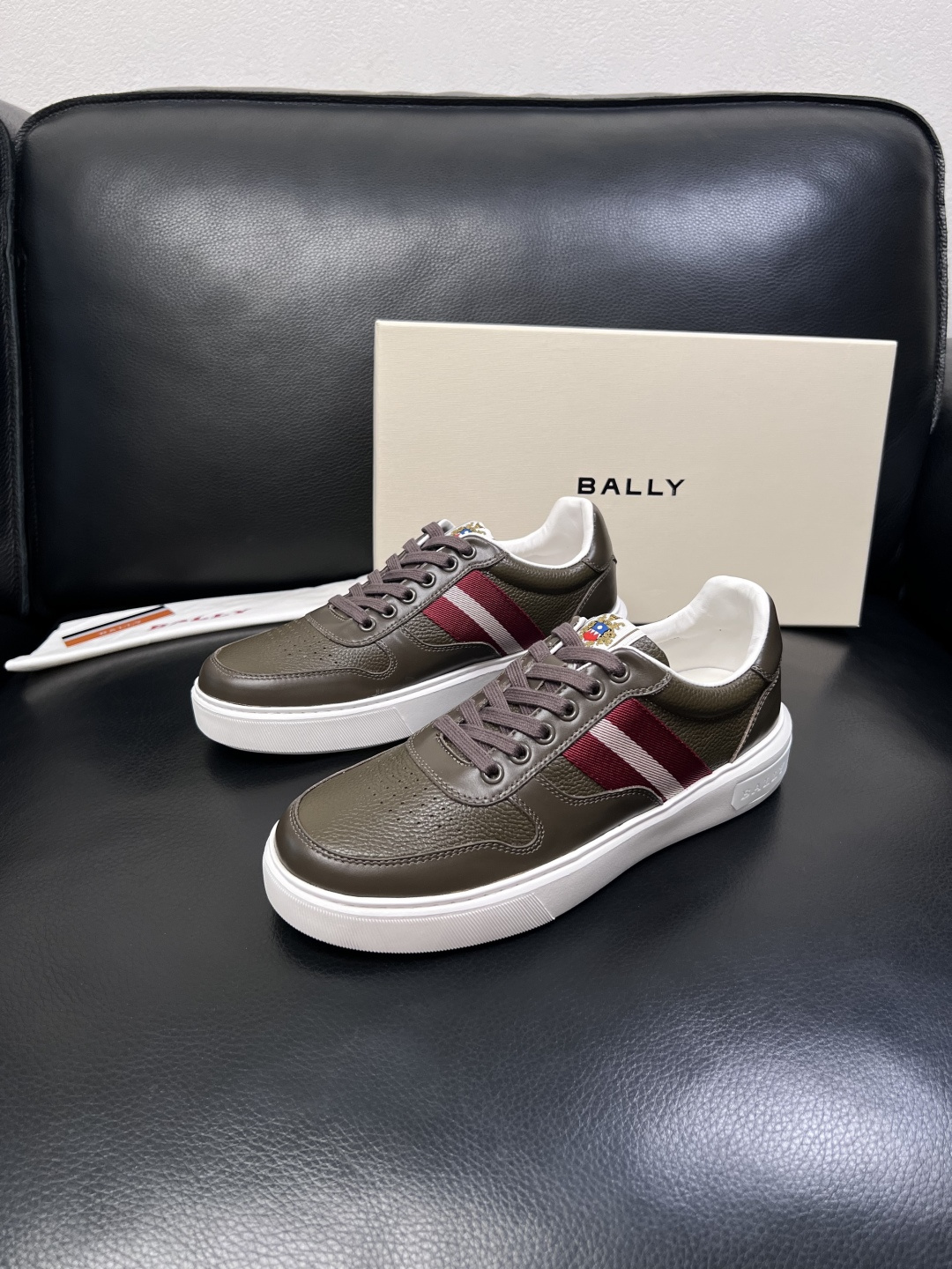 BALLY  高品质  顶级工艺品  巴利 专柜同原厂配置 ，鞋面意大利进口牛皮面料，进口水染牛皮里垫 