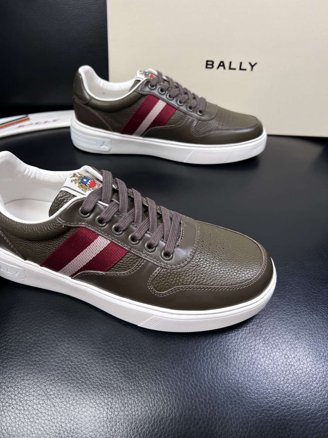 BALLY  高品质  顶级工艺品  巴利 专柜同原厂配置 ，鞋面意大利进口牛皮面料，进口水染牛皮里垫 
