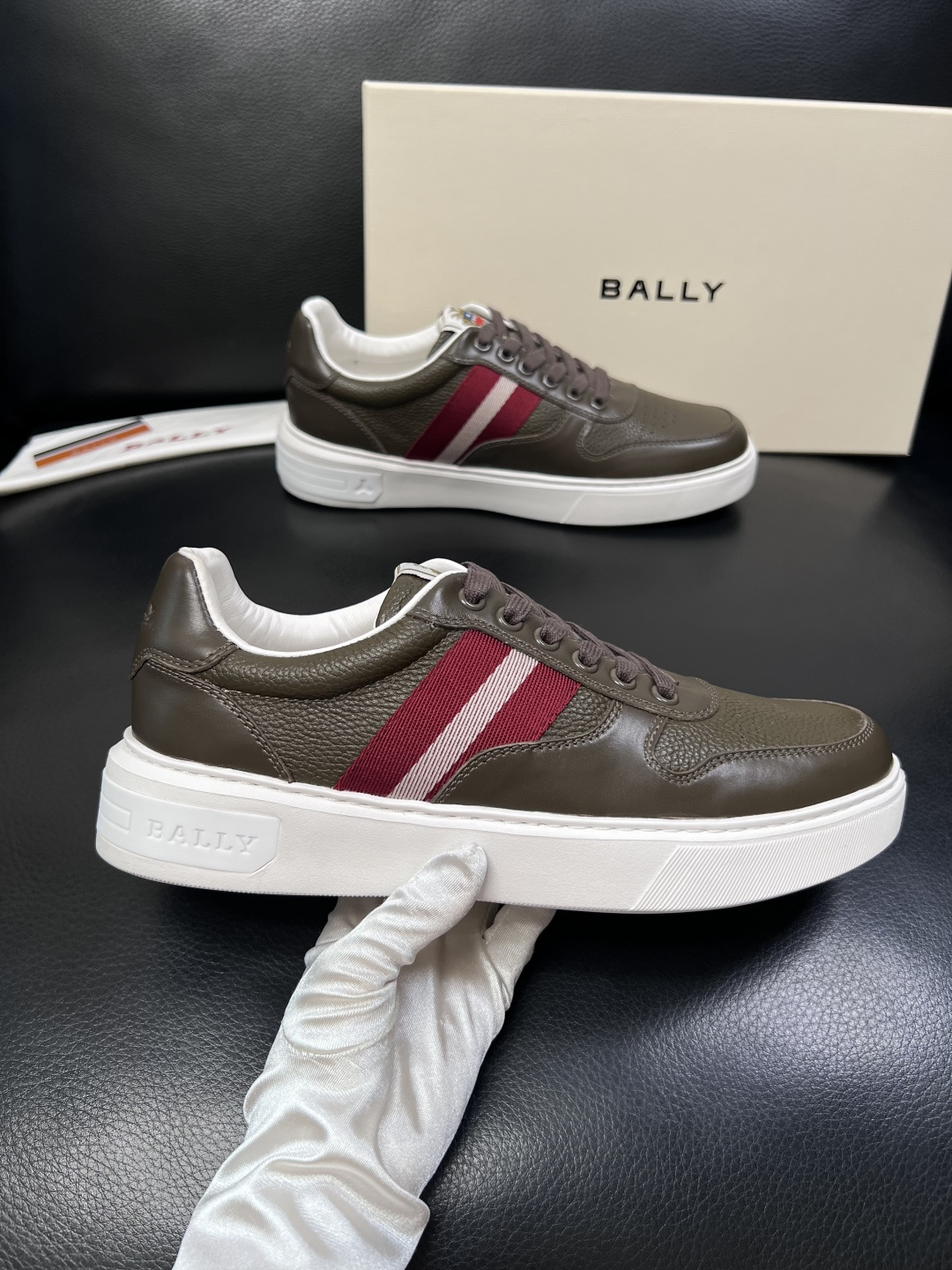 BALLY  高品质  顶级工艺品  巴利 专柜同原厂配置 ，鞋面意大利进口牛皮面料，进口水染牛皮里垫 