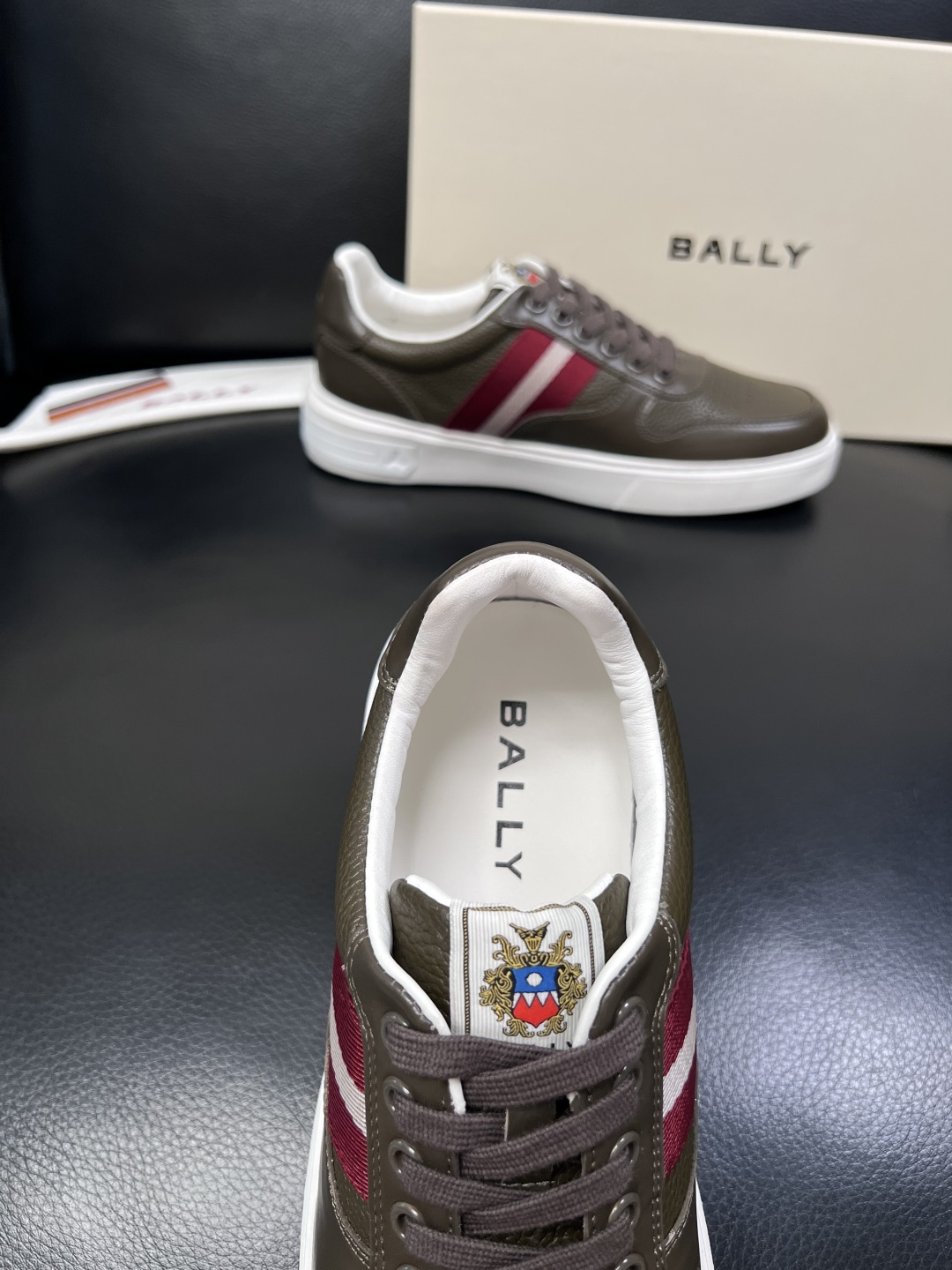 BALLY  高品质  顶级工艺品  巴利 专柜同原厂配置 ，鞋面意大利进口牛皮面料，进口水染牛皮里垫 