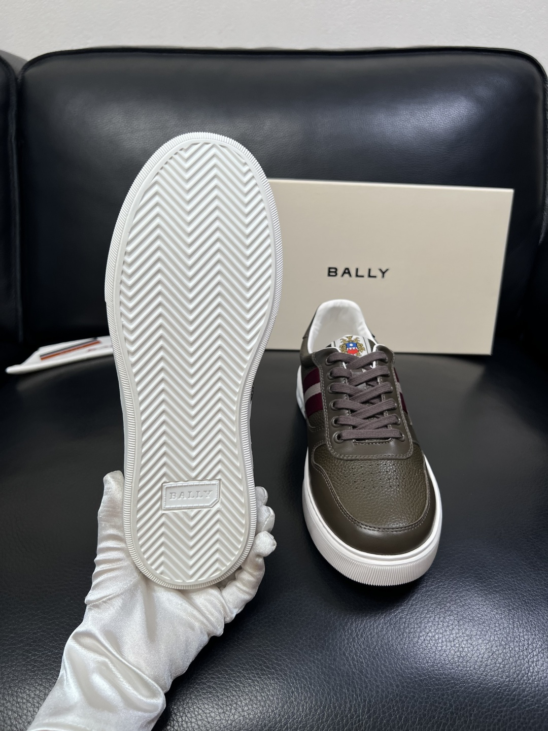 BALLY  高品质  顶级工艺品  巴利 专柜同原厂配置 ，鞋面意大利进口牛皮面料，进口水染牛皮里垫 