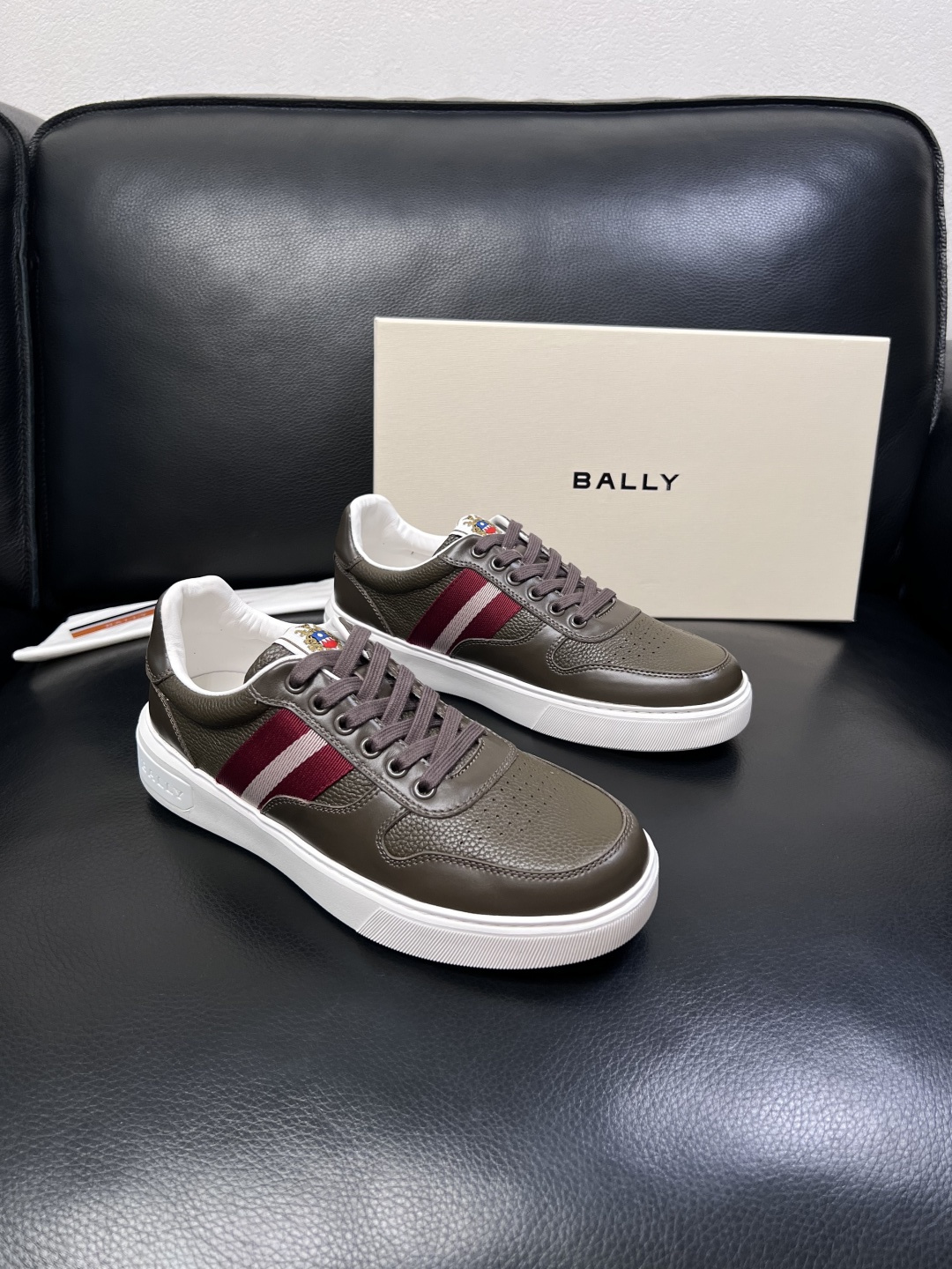 BALLY  高品质  顶级工艺品  巴利 专柜同原厂配置 ，鞋面意大利进口牛皮面料，进口水染牛皮里垫 