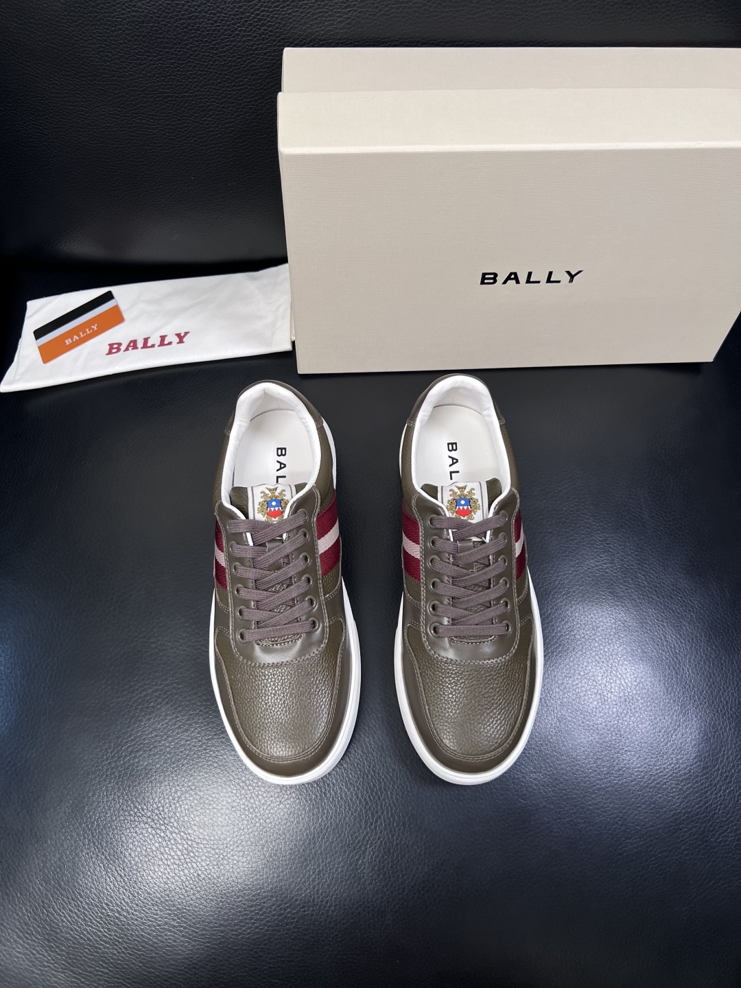 BALLY  高品质  顶级工艺品  巴利 专柜同原厂配置 ，鞋面意大利进口牛皮面料，进口水染牛皮里垫 